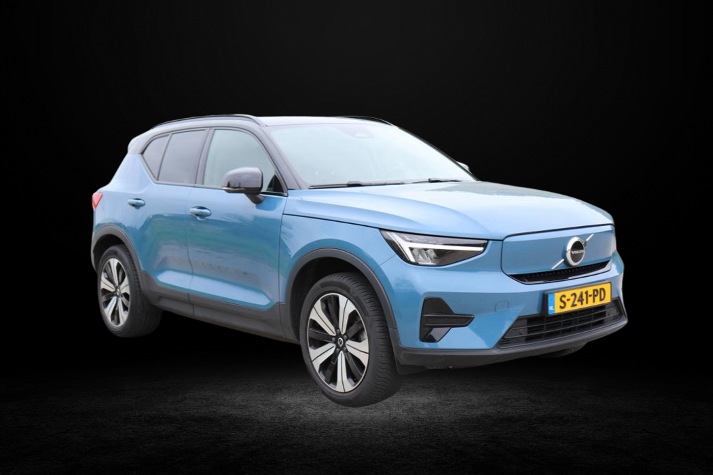 Volvo XC40 Recharge Core 70 kWh | trekhaak | navigatie | climate & cruise control | Android auto & Apple carplay 2023 - voorkant