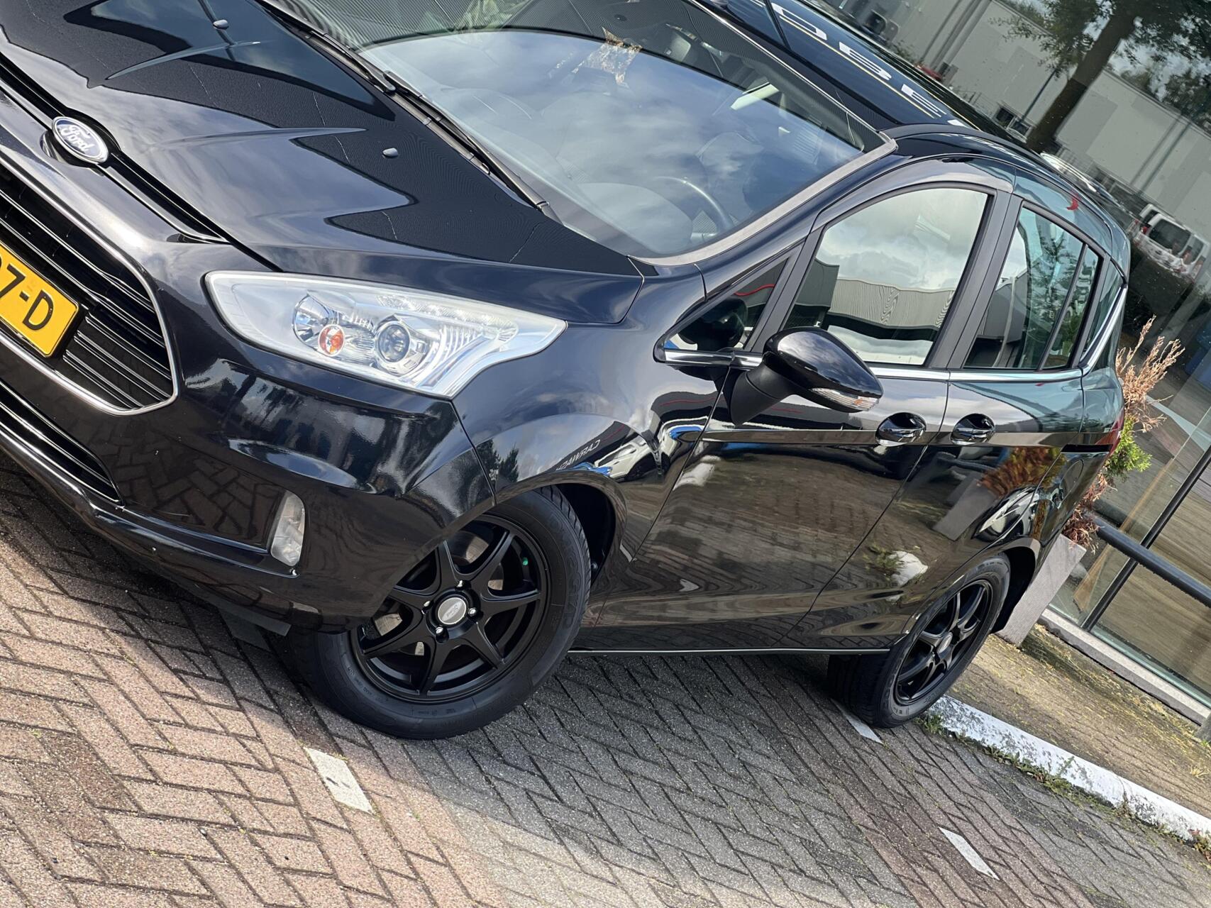 Foto van Ford B-max