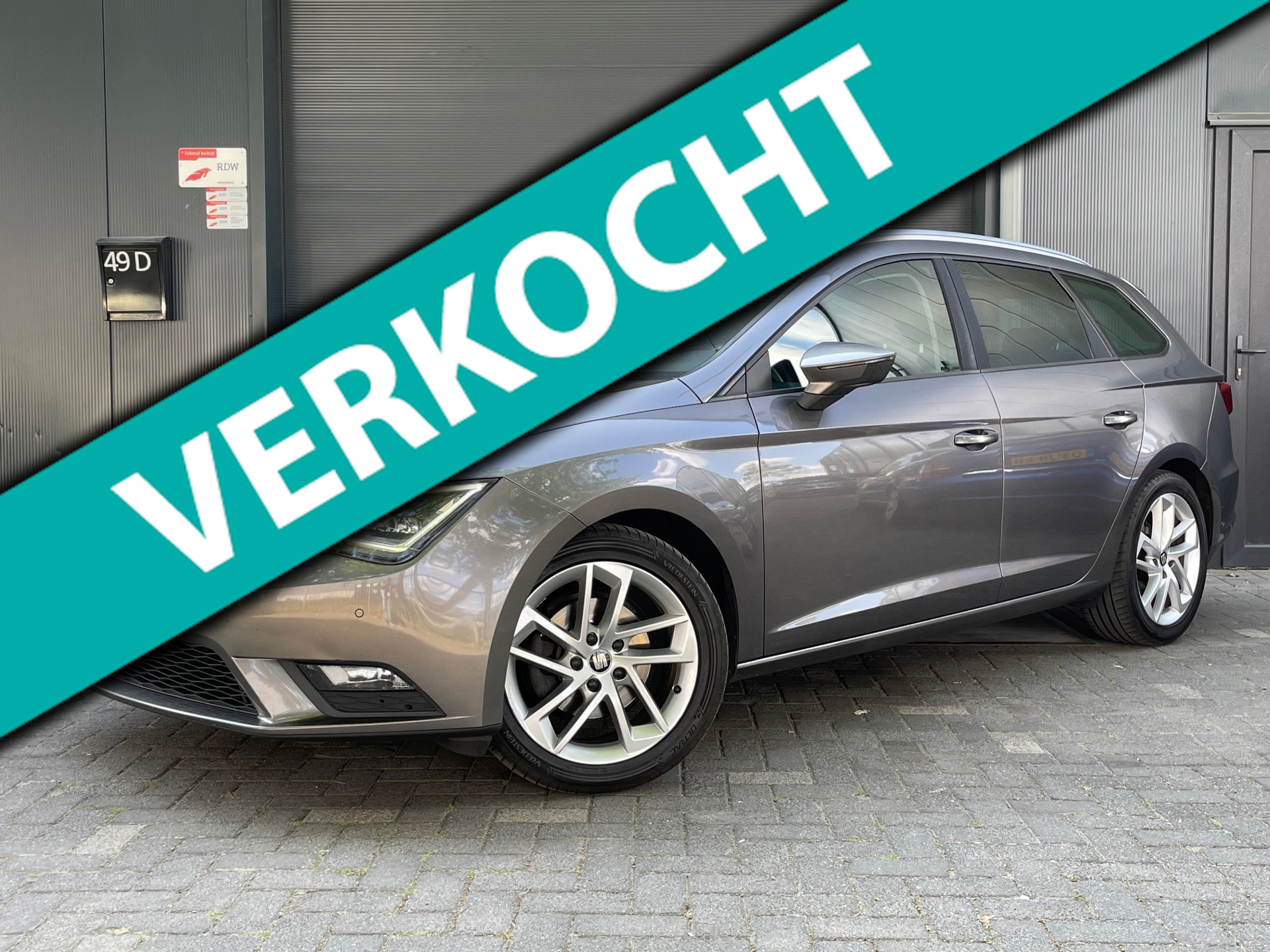 Seat Leon ST 1.6 TDI Ecomotive Lease Sport NAP LED TREKHAAK NAVI BLUETOOTH MF STUUR CLIMA ALCANTARA 2014 - voorkant