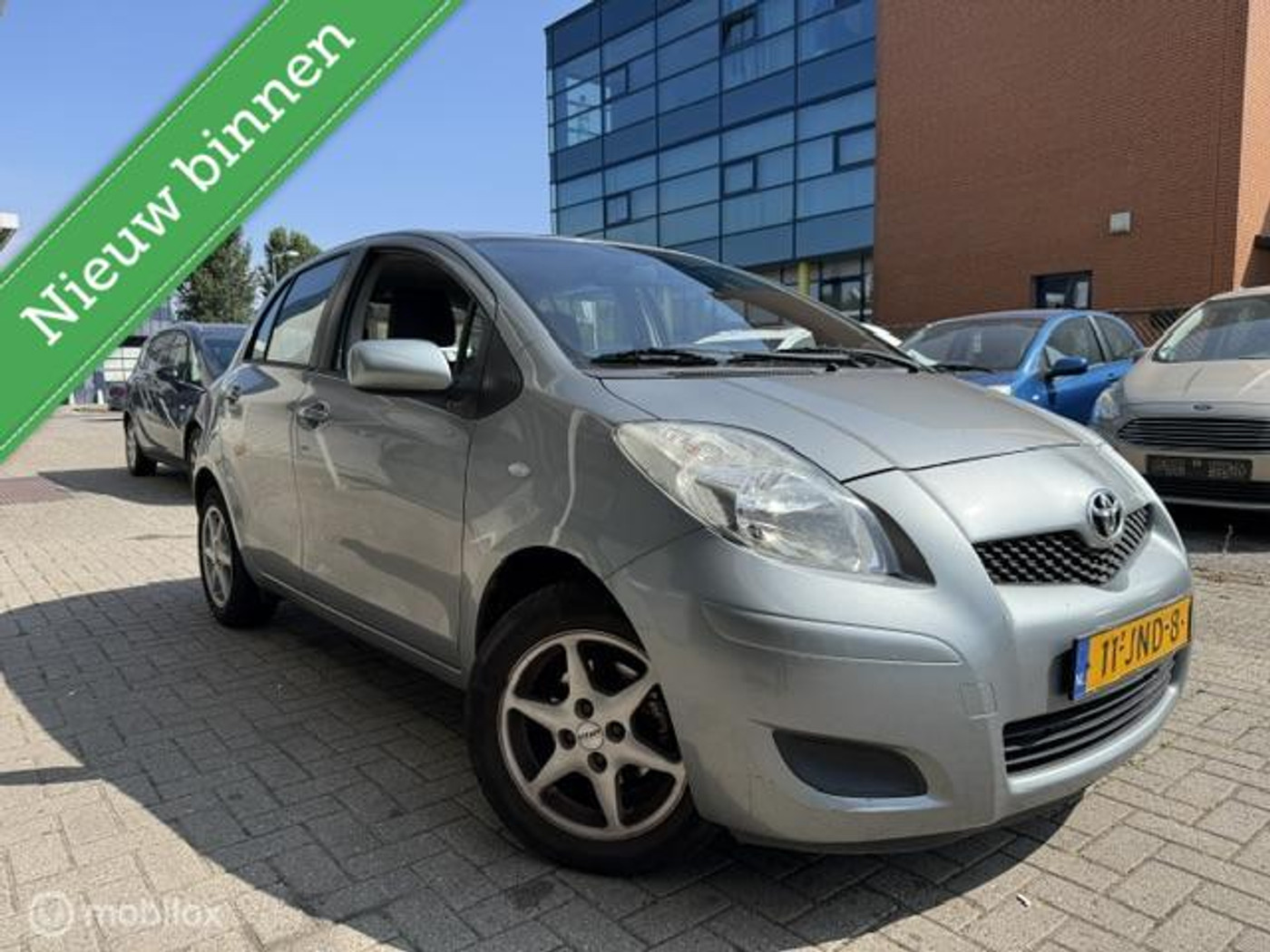 Toyota Toyota Yaris 1.3 VVTi Benezine 5 deurs Achteruitrijcamera 2009 - voorkant