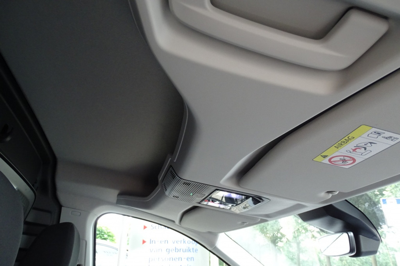 Foto van Volkswagen Caddy Modified Partition Wall