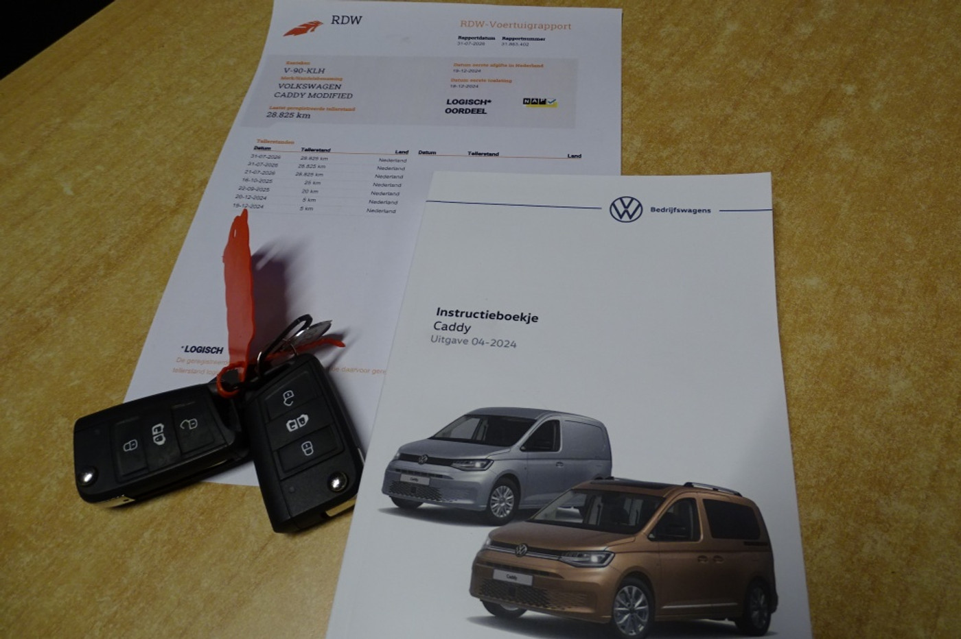 Foto van Volkswagen Caddy Modified Partition Wall