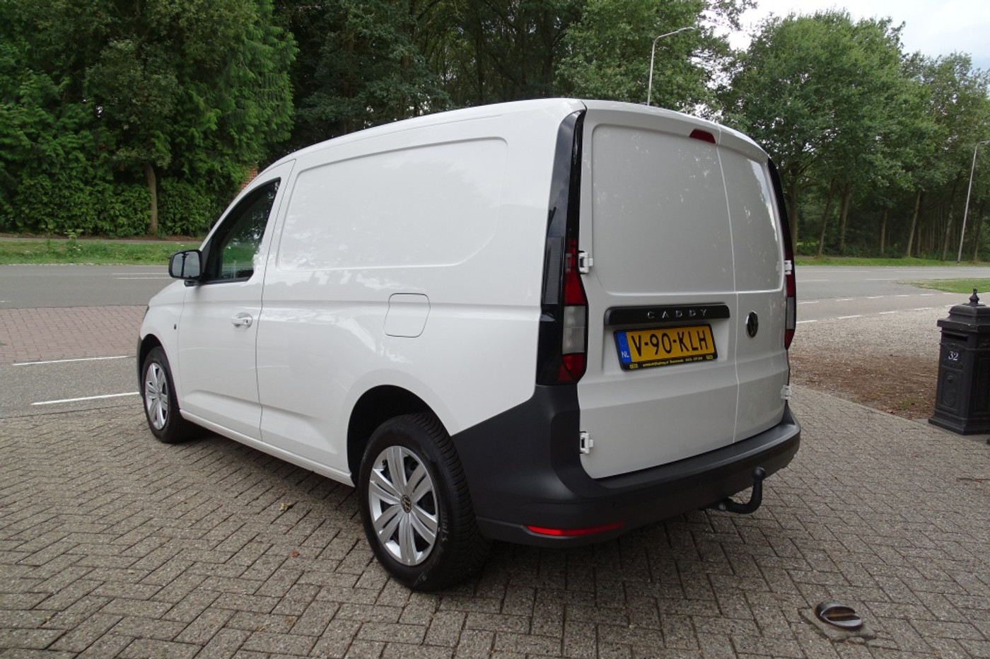 Foto van Volkswagen Caddy Modified Partition Wall