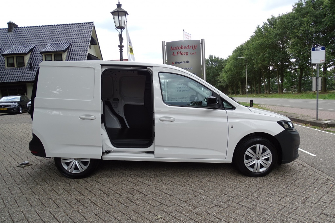 Foto van Volkswagen Caddy Modified Partition Wall