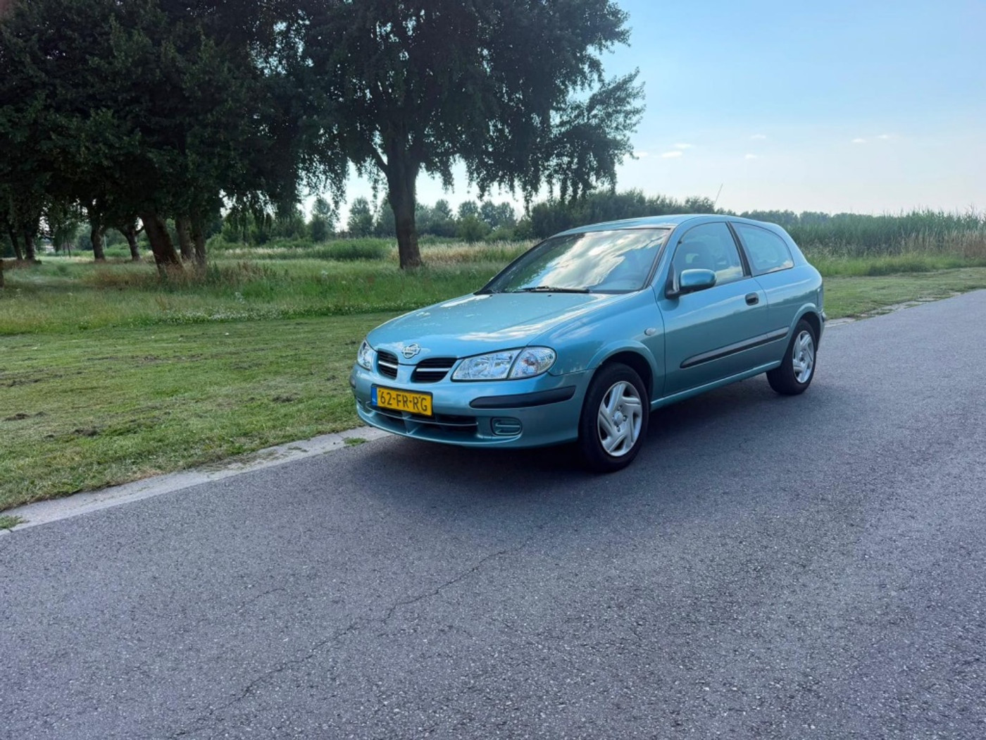 Nissan Nissan Almera 1.5 3-drs.143.659 KM, Airco, Trekhaak, Beurt en apk TM 14-07-202 2000 - voorkant