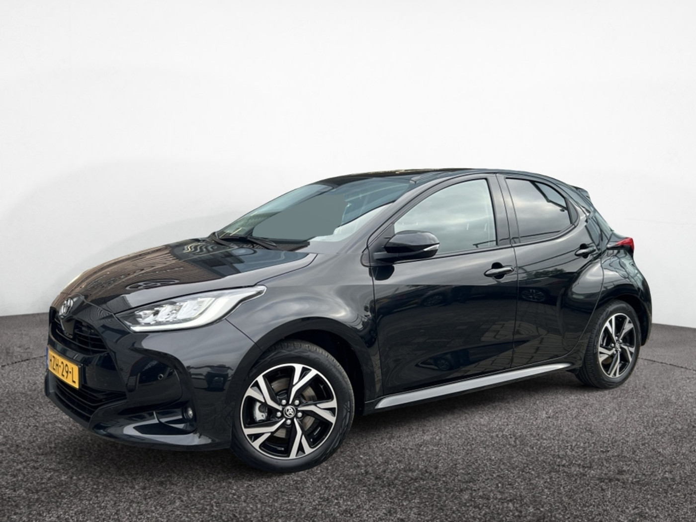 Toyota Toyota Yaris 1.5 Hyb. 115 Dynam | Parkeersensoren | Stoel+ Stuur verwarming 2025 - voorkant