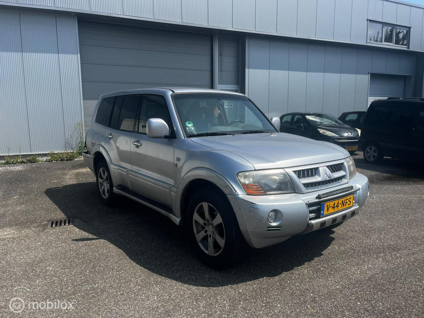 Mitsubishi Pajero 3.2 Di-D Long Body / 4x4 / Airco / Export 2006 - voorkant