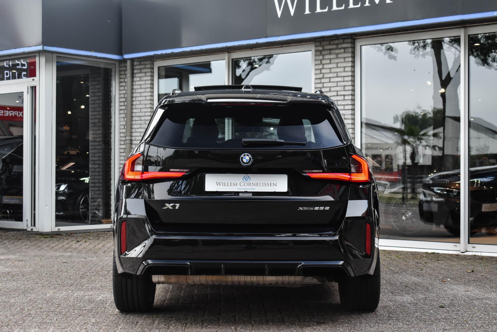 Foto van BMW X1 Xdrive25e