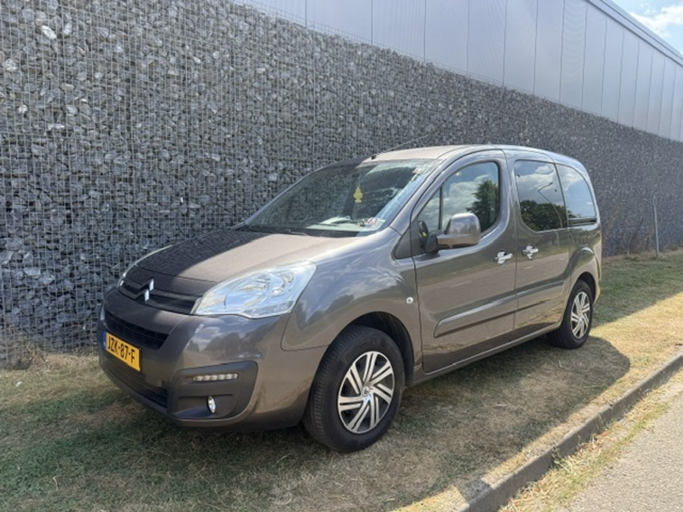 Citroen Berlingo 1.2 PureTech Feel 5 Persoons 2017 - voorkant