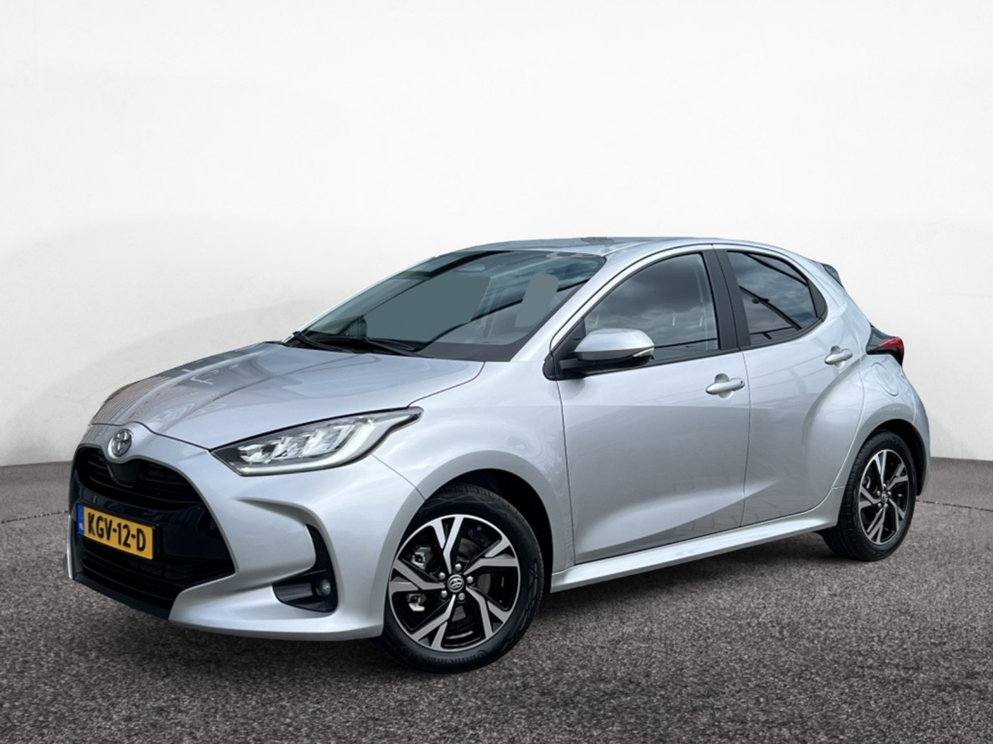 Toyota Toyota Yaris 1.5 Hyb. Dynamic| Stoel.verw| Camera| 2025 - voorkant