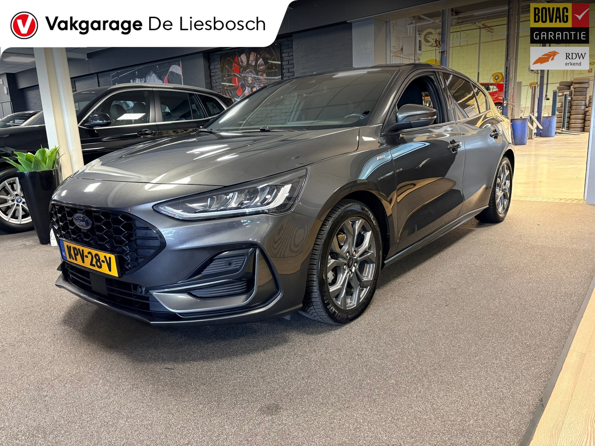 Ford Focus 1.0 EcoBoost Hybrid ST Line / stuur en stoel verwarming / led 2023 - voorkant
