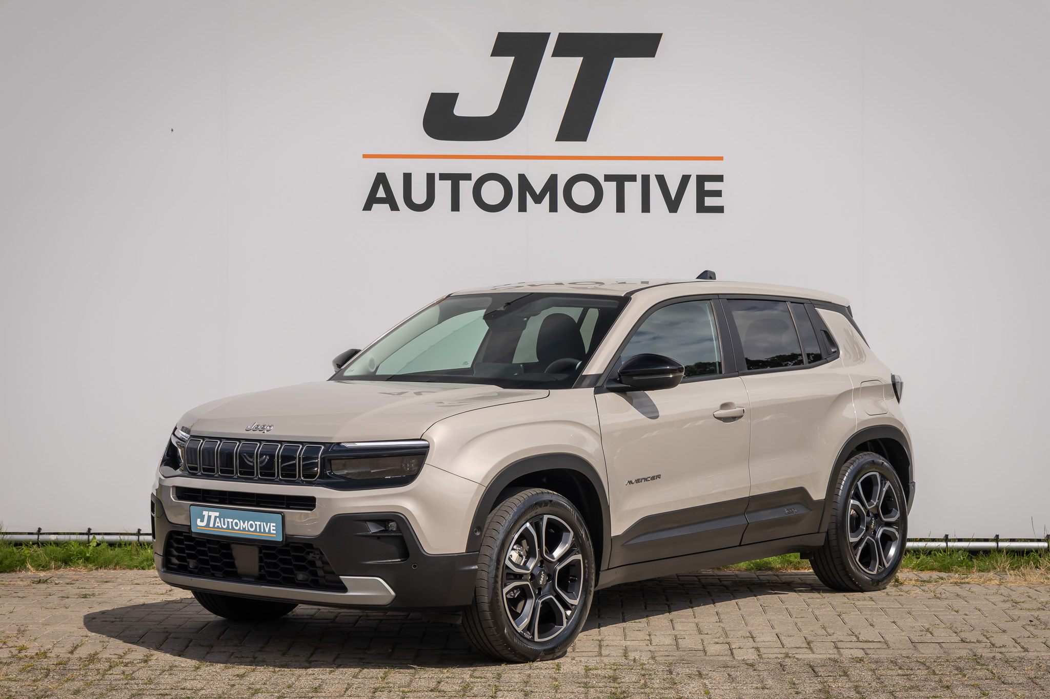 Jeep Avenger Summit 54kWh Soh97% Adaptive cruise | 360 Camera | Half ledere bekleding | Carplay | PDC 
Dodehoek detectie 2025 - voorkant