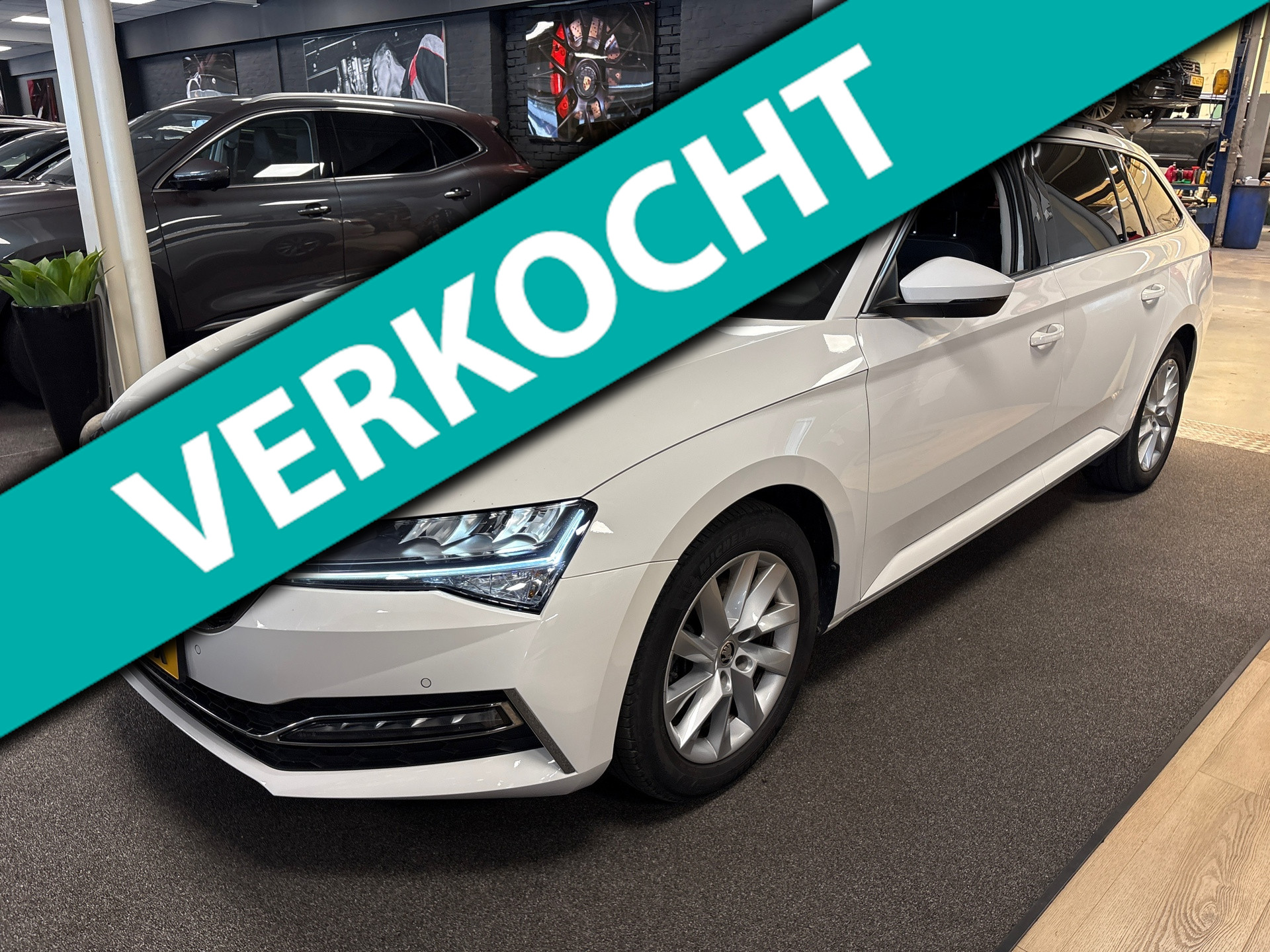 Skoda Superb Combi 1.4 TSI iV Business Edition Plus/navi/stoel stuur verw/trekhaak/apple carplay 2020 - voorkant