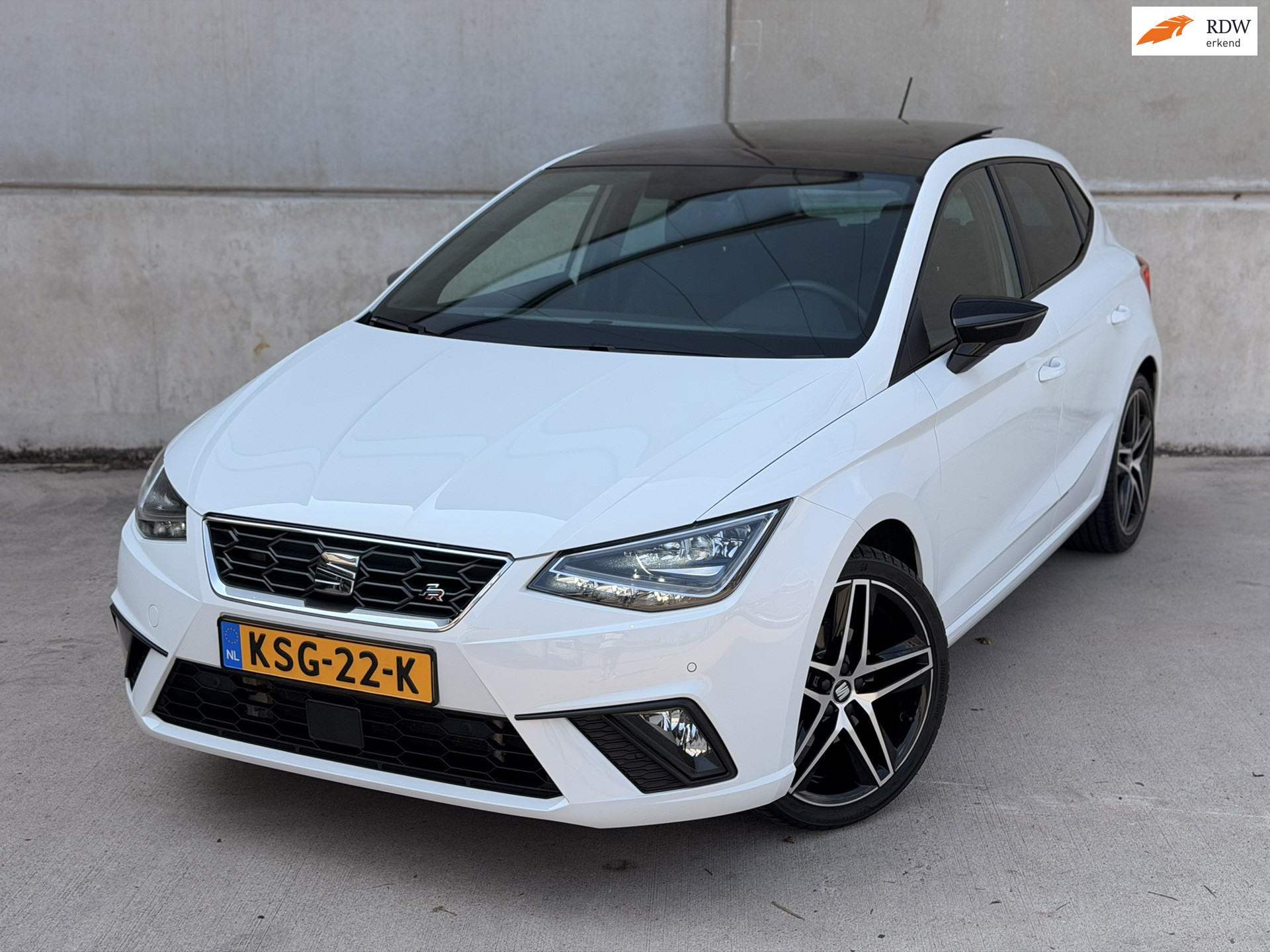 Seat Ibiza 1.0 TSI FR Business Intense Plus Pano Virtual Camera 18'' 6-bak 2020 - voorkant