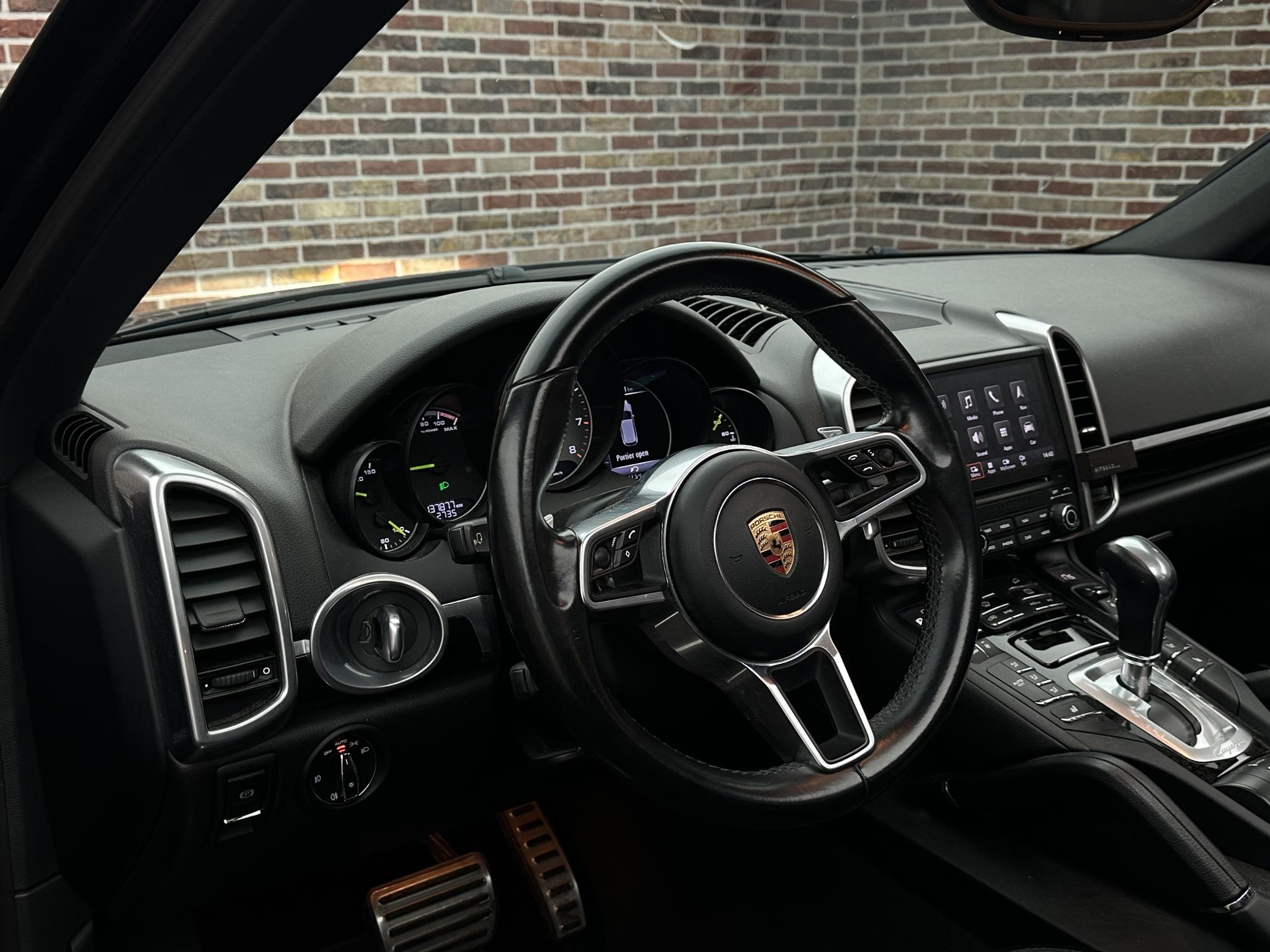 Foto van Porsche Cayenne S E-hybrid