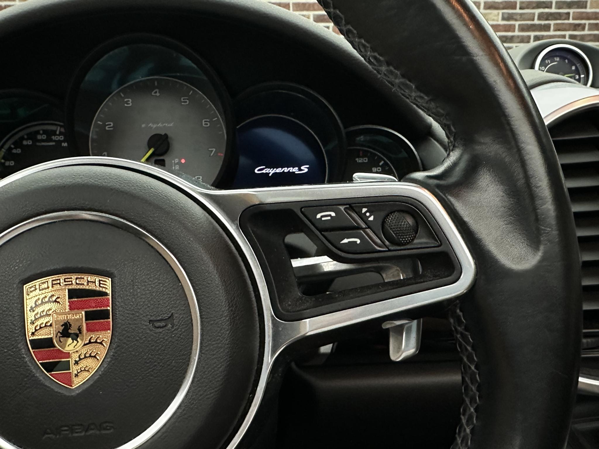 Foto van Porsche Cayenne S E-hybrid