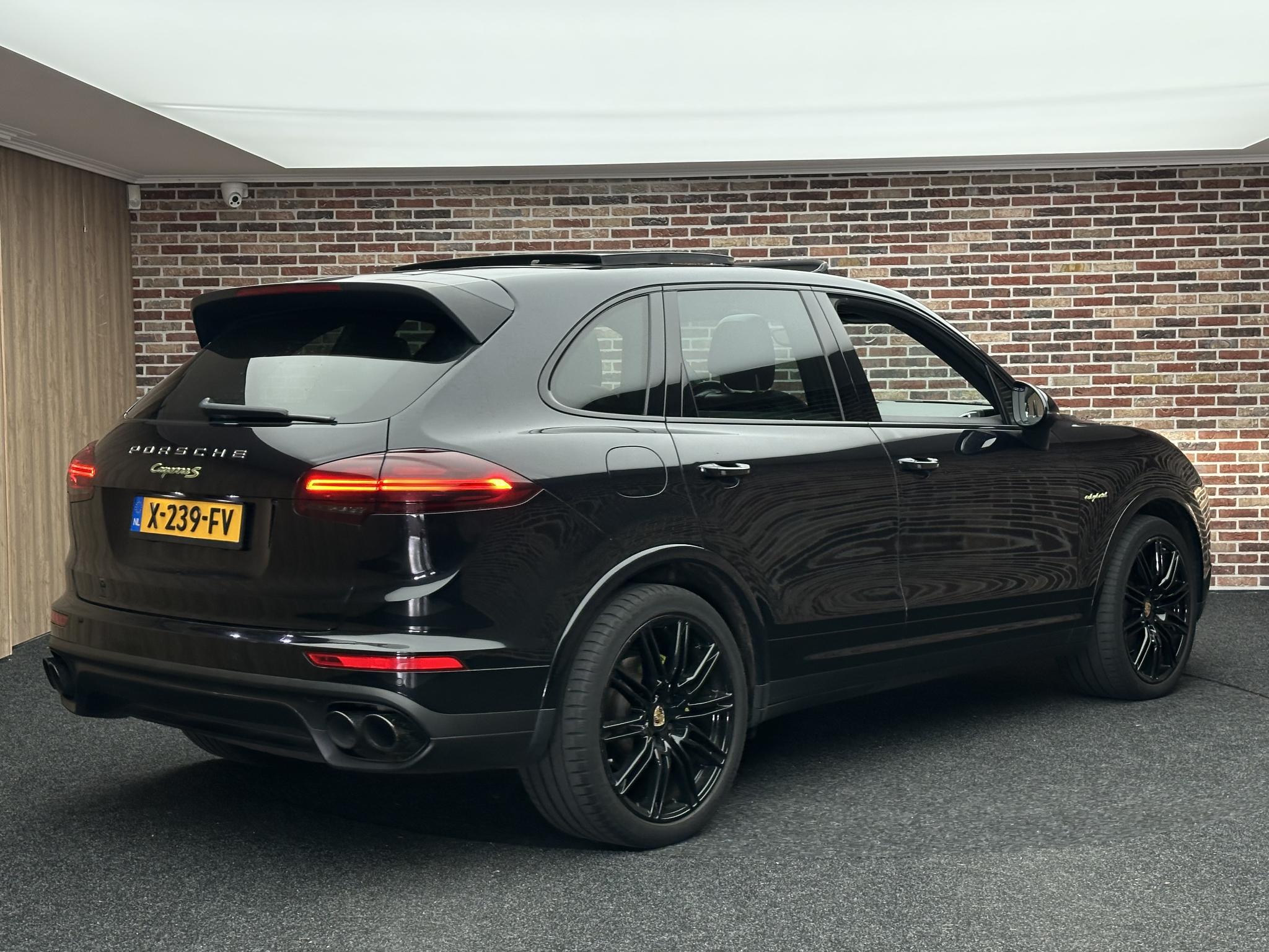 Foto van Porsche Cayenne S E-hybrid