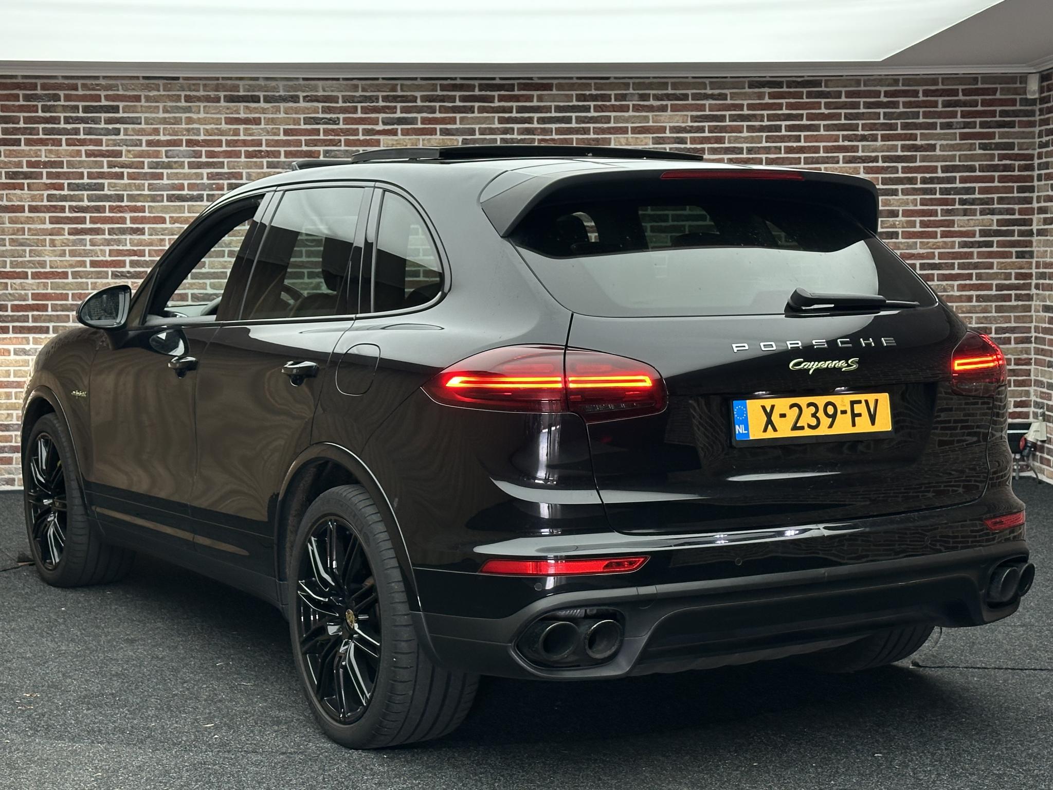 Foto van Porsche Cayenne S E-hybrid