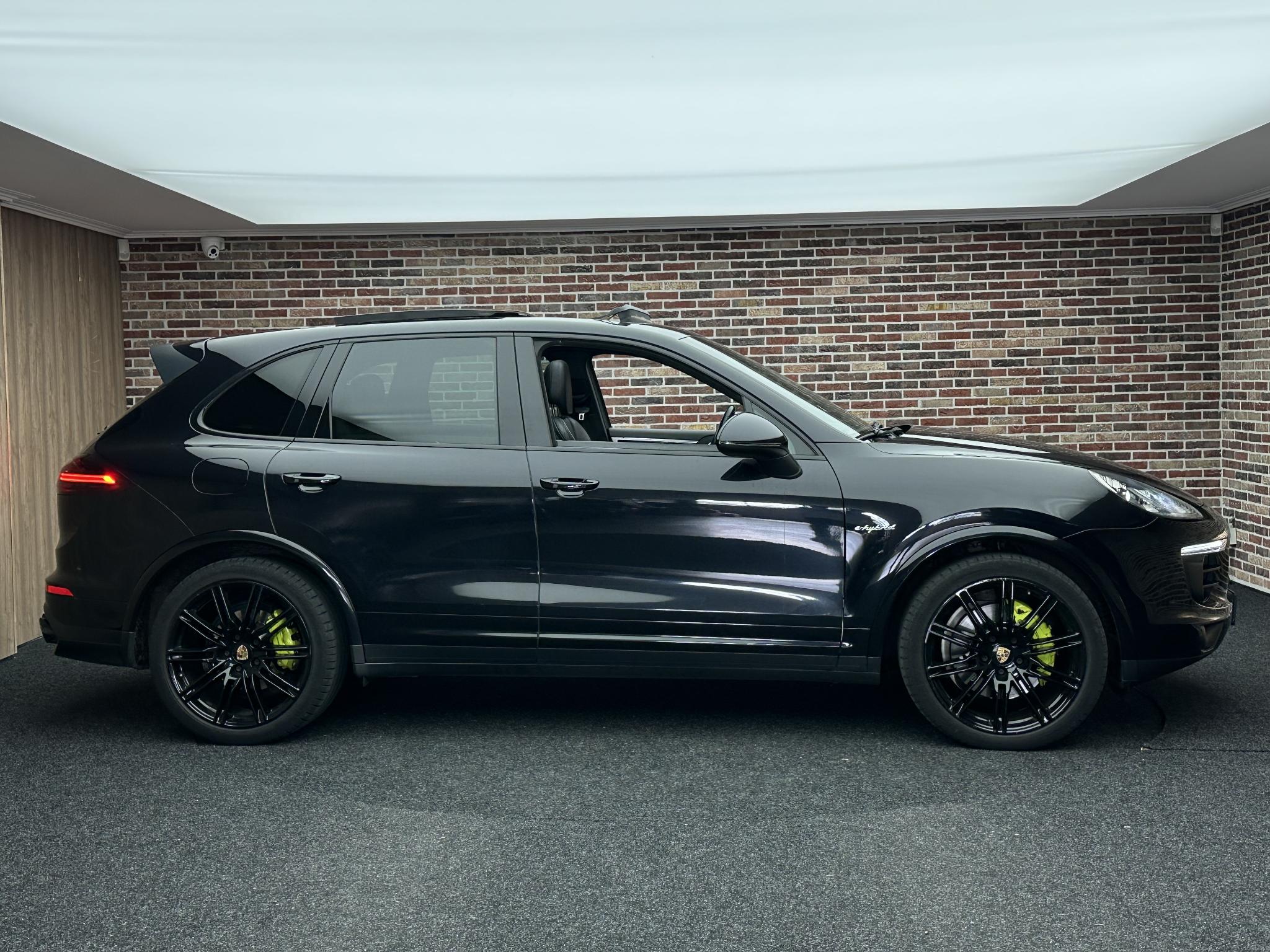 Foto van Porsche Cayenne S E-hybrid