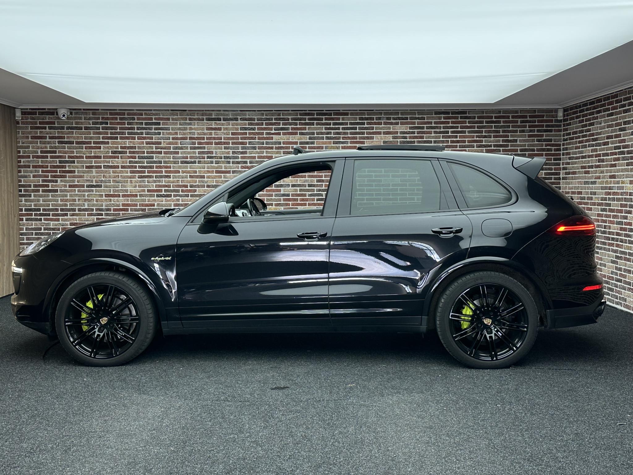 Foto van Porsche Cayenne S E-hybrid
