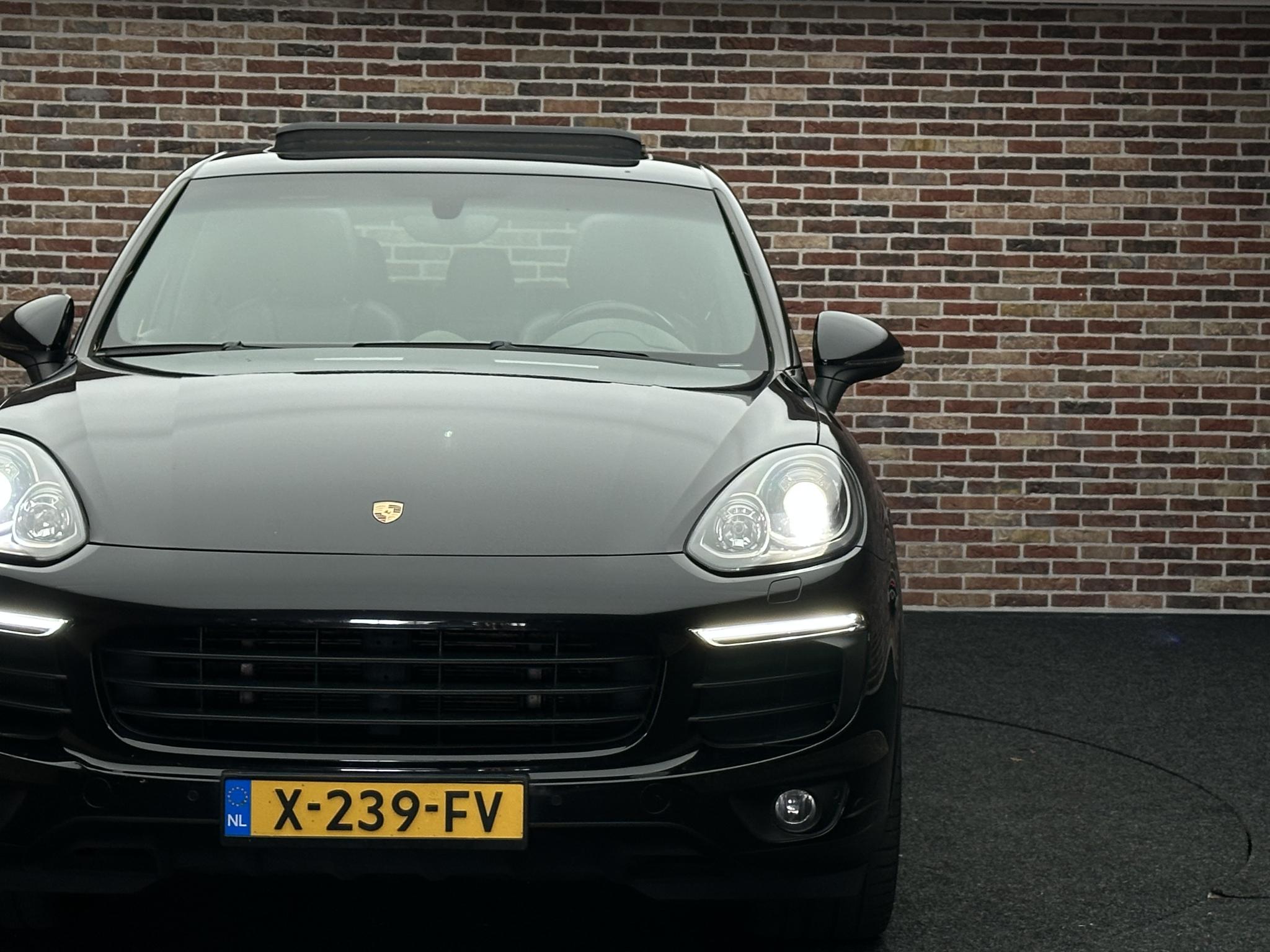 Foto van Porsche Cayenne S E-hybrid