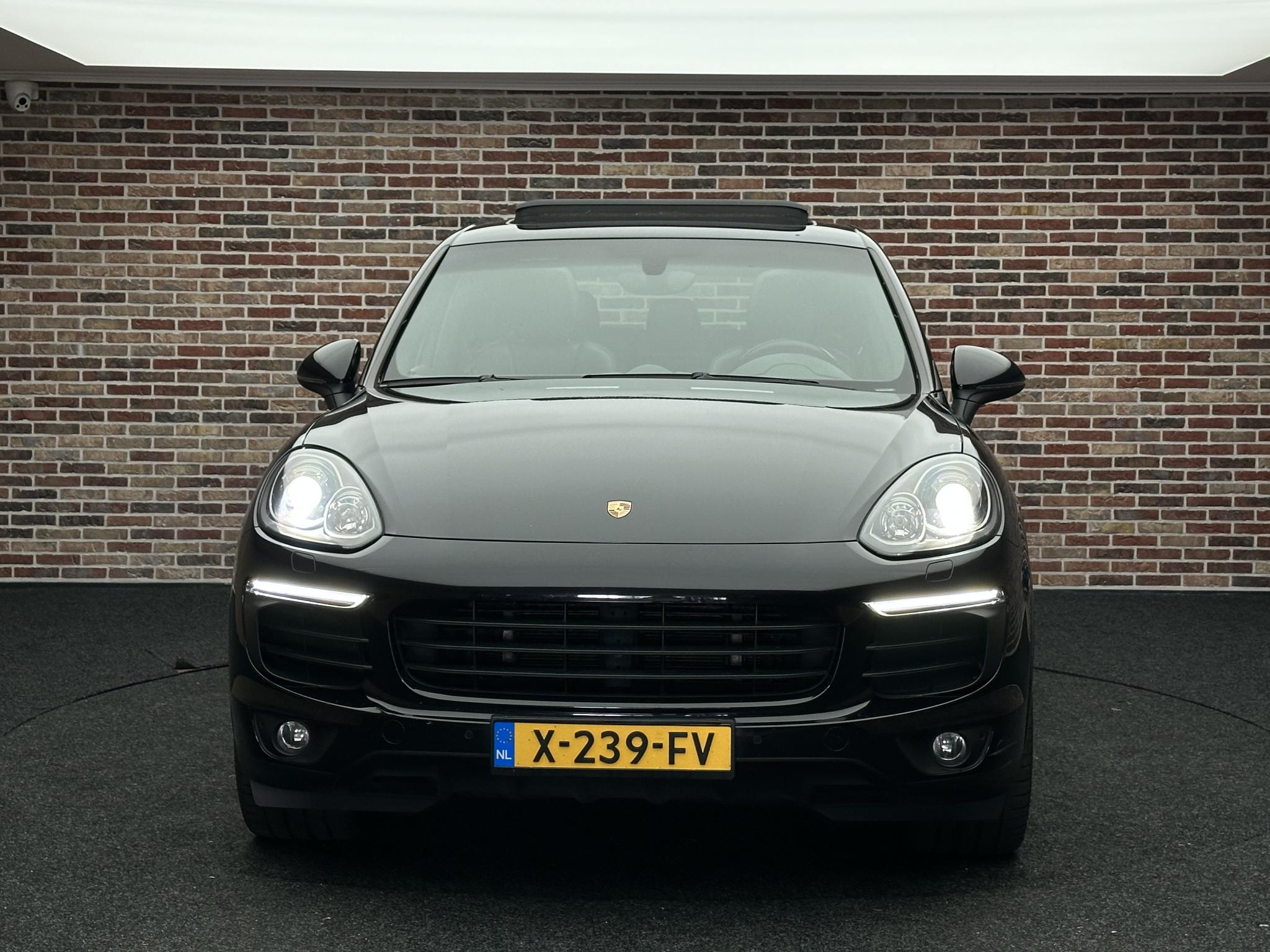 Foto van Porsche Cayenne S E-hybrid