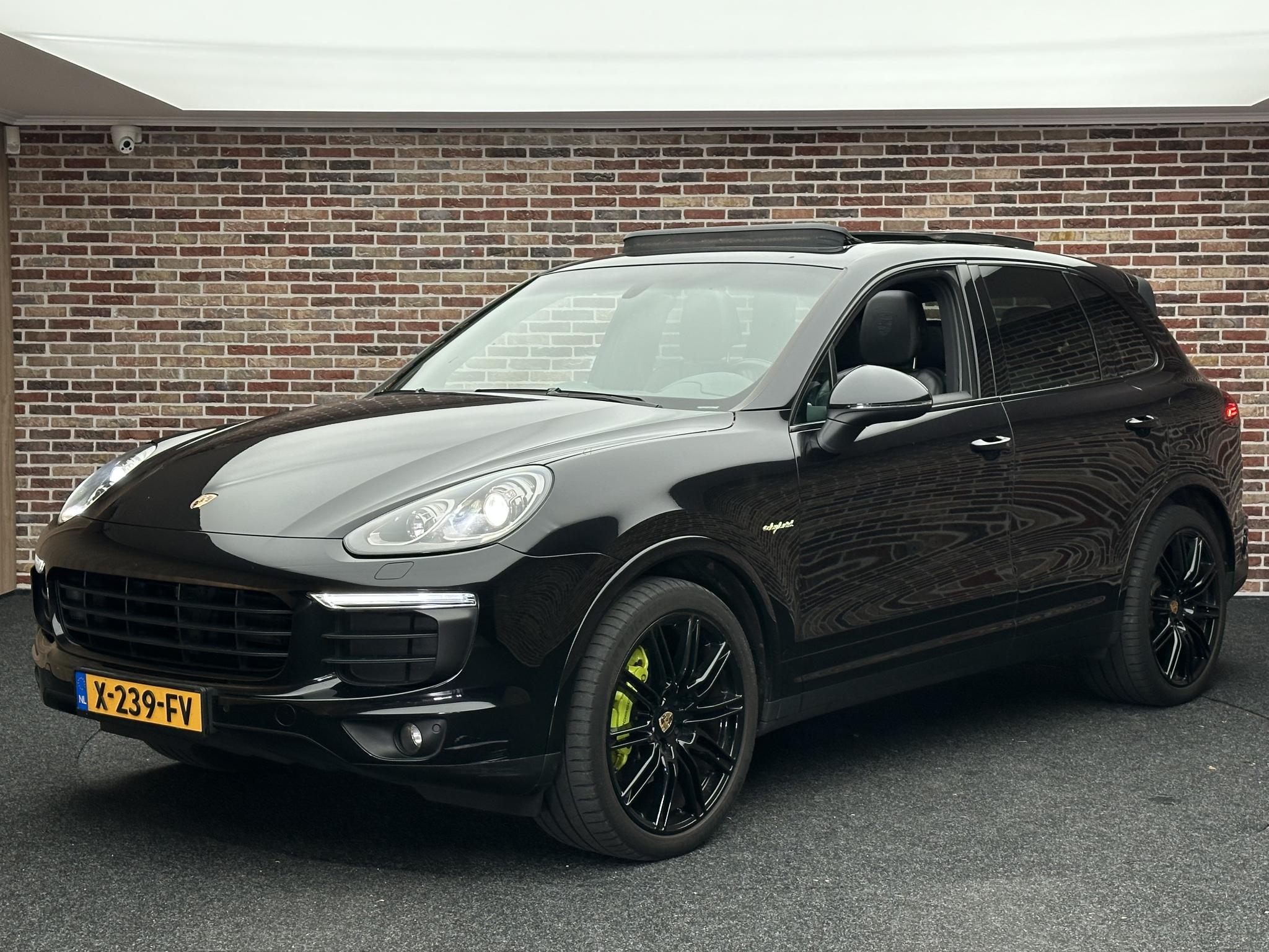 Foto van Porsche Cayenne S E-hybrid
