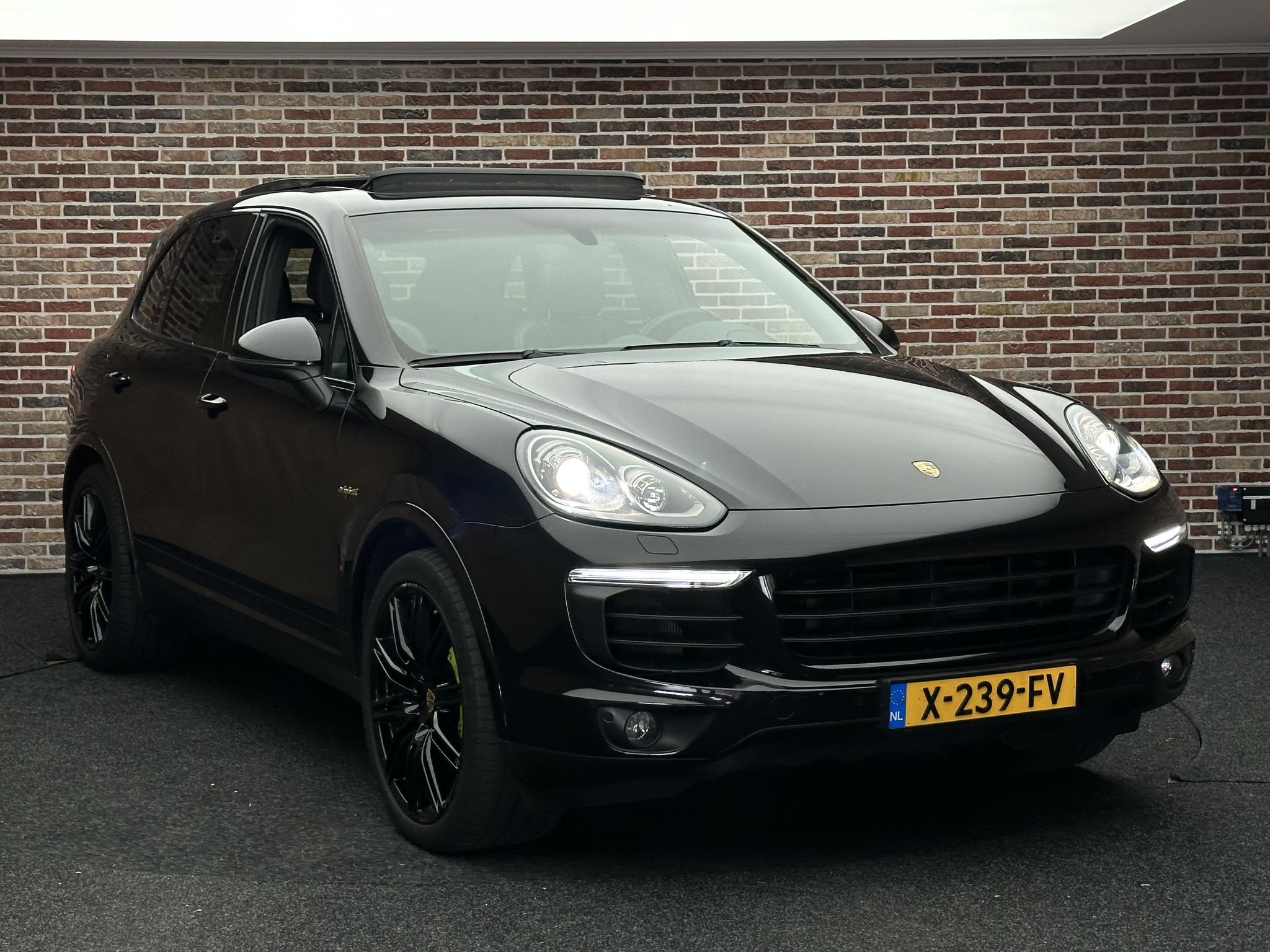 Foto van Porsche Cayenne S E-hybrid