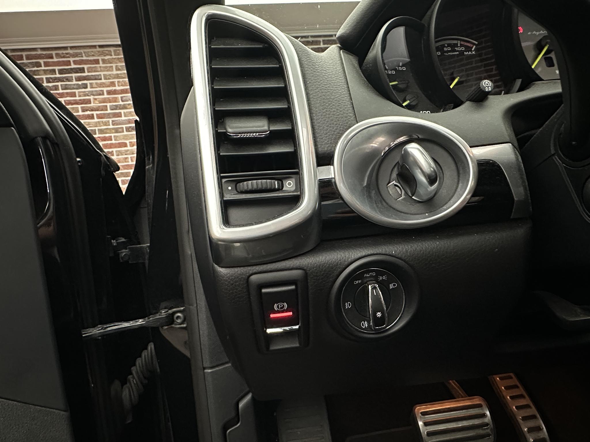 Foto van Porsche Cayenne S E-hybrid
