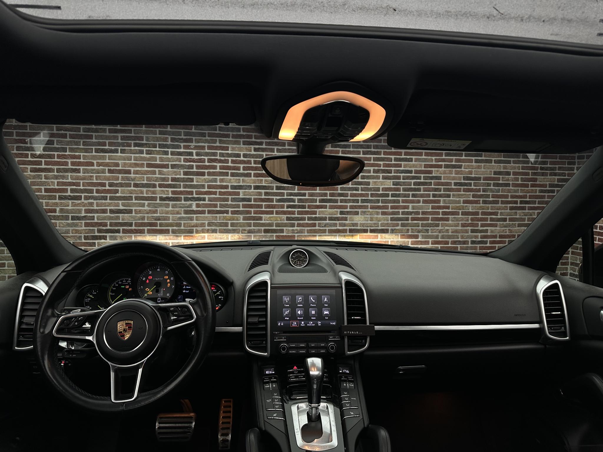 Foto van Porsche Cayenne S E-hybrid