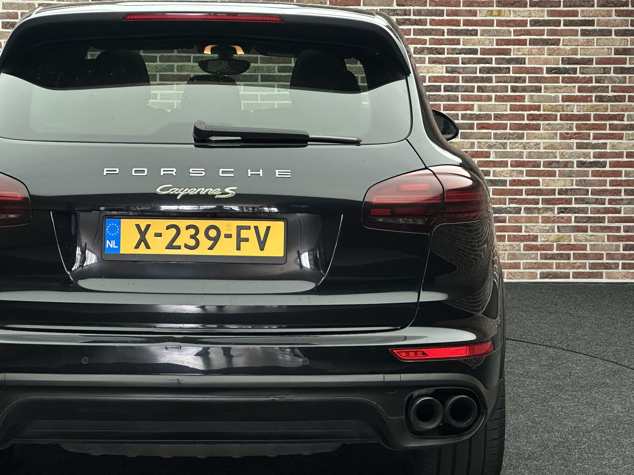 Foto van Porsche Cayenne S E-hybrid