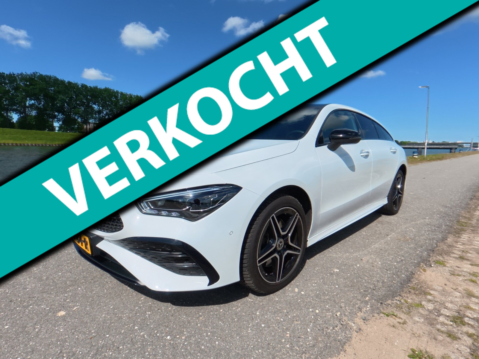 Mercedes-Benz Cla 250 E 250 e Star Edition AMG Line Plus / facelift / Burmester / Panorama-dak / camera / Led 2023 - voorkant