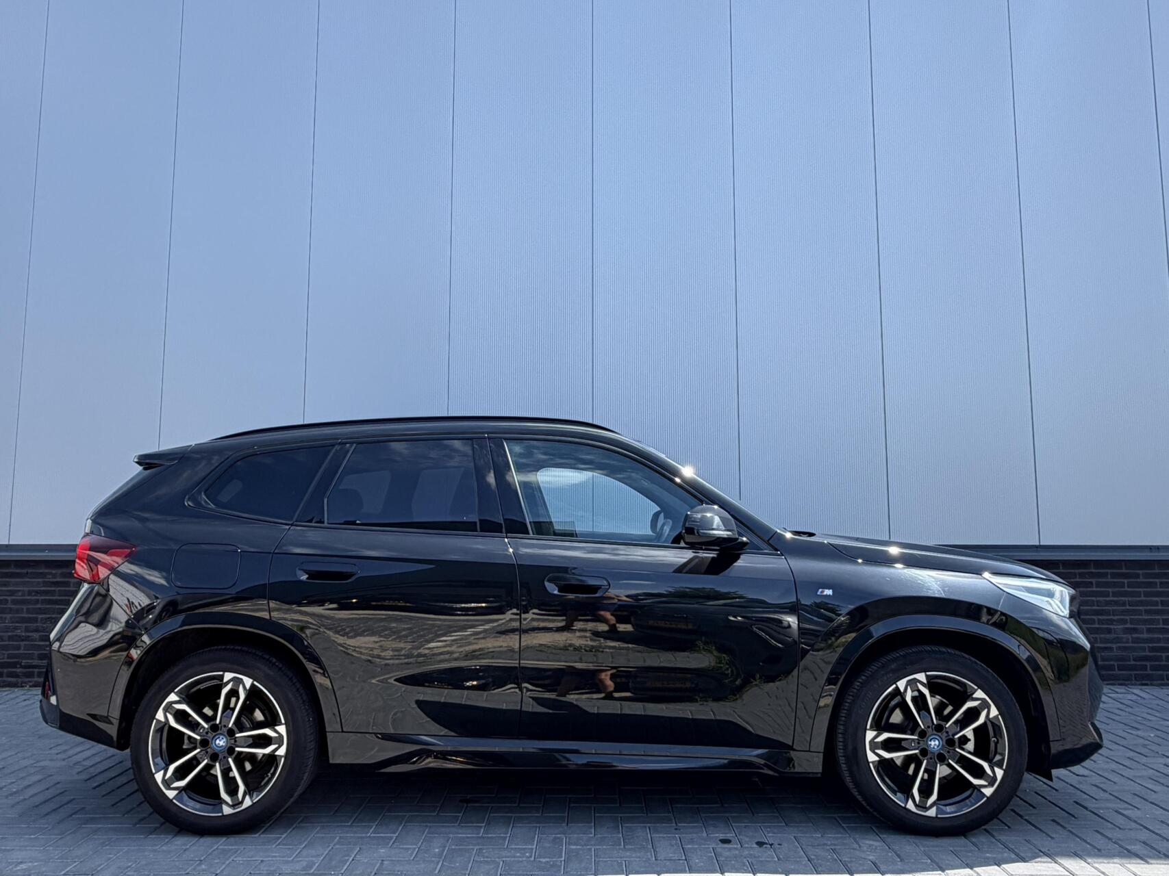 Foto van BMW Ix1 Edrive20