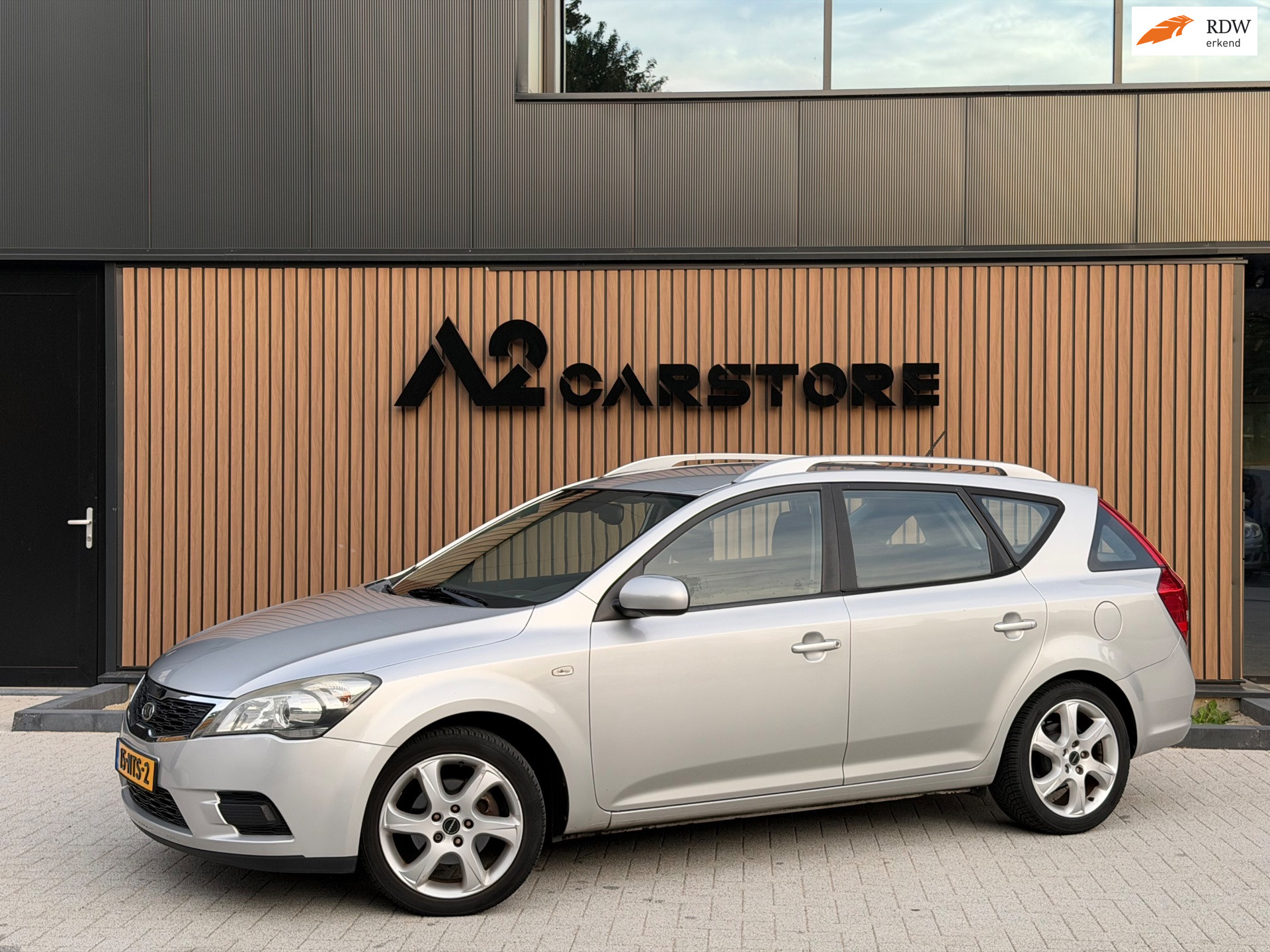 Kia Cee D 1.6 CVVT X-tra AIRCO NAVI APK 2010 - voorkant