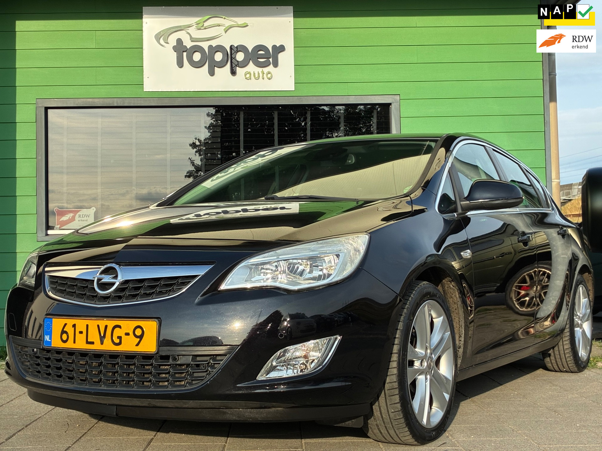 Opel Astra 1.4 Turbo Cosmo|1e Eigenaar|Navigatie|CruiseControl|Trekhaak|Climatronic|Goed Onderhouden| 2010 - voorkant