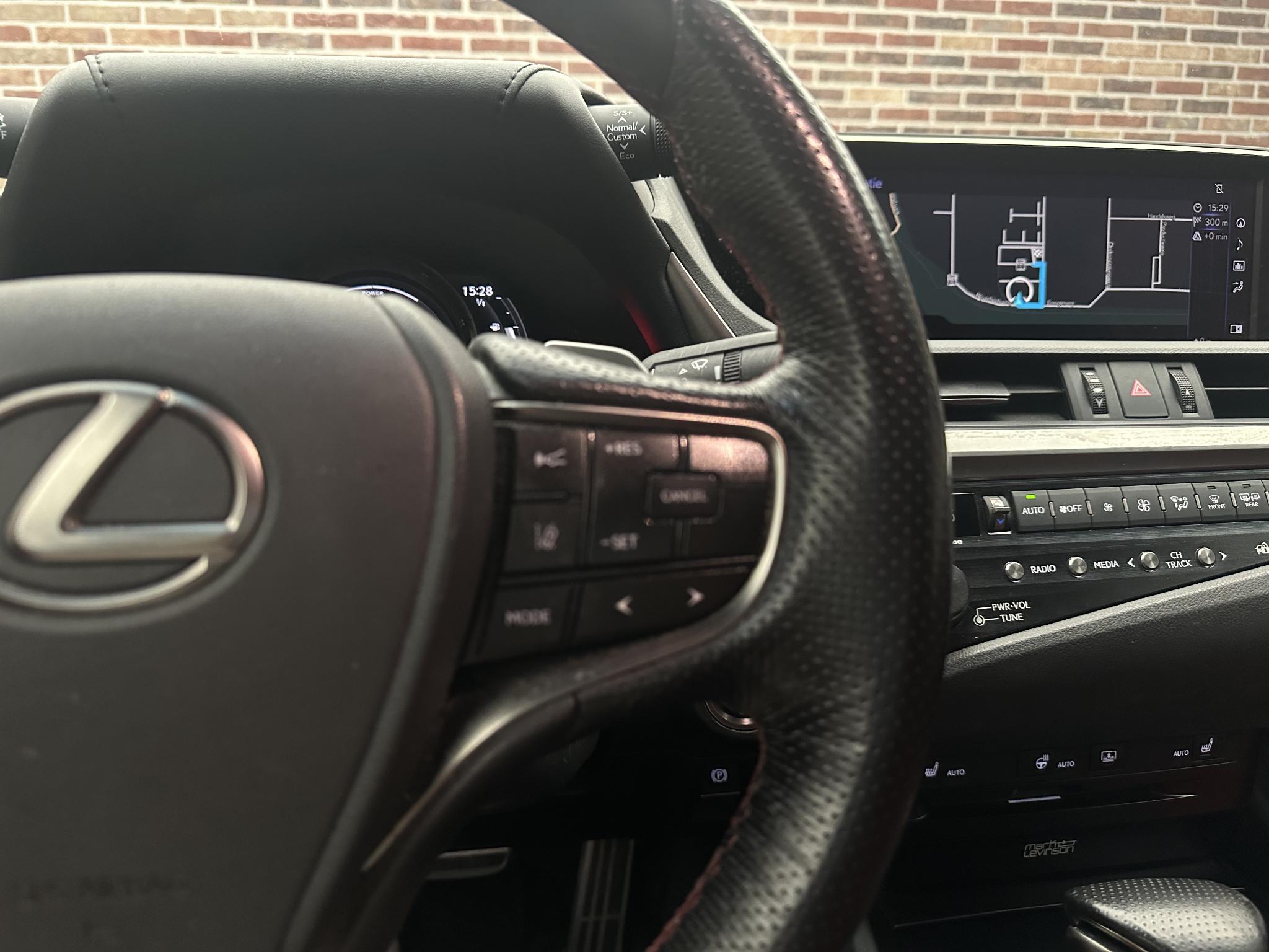 Foto van Lexus Lexus Es300h