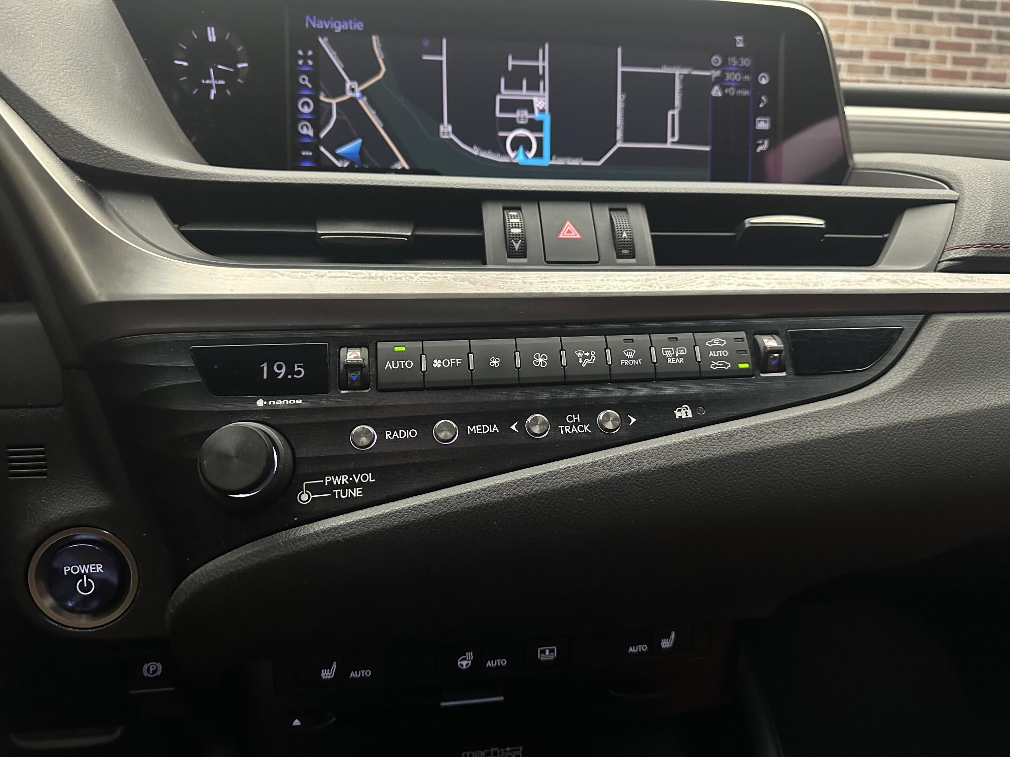 Foto van Lexus Lexus Es300h