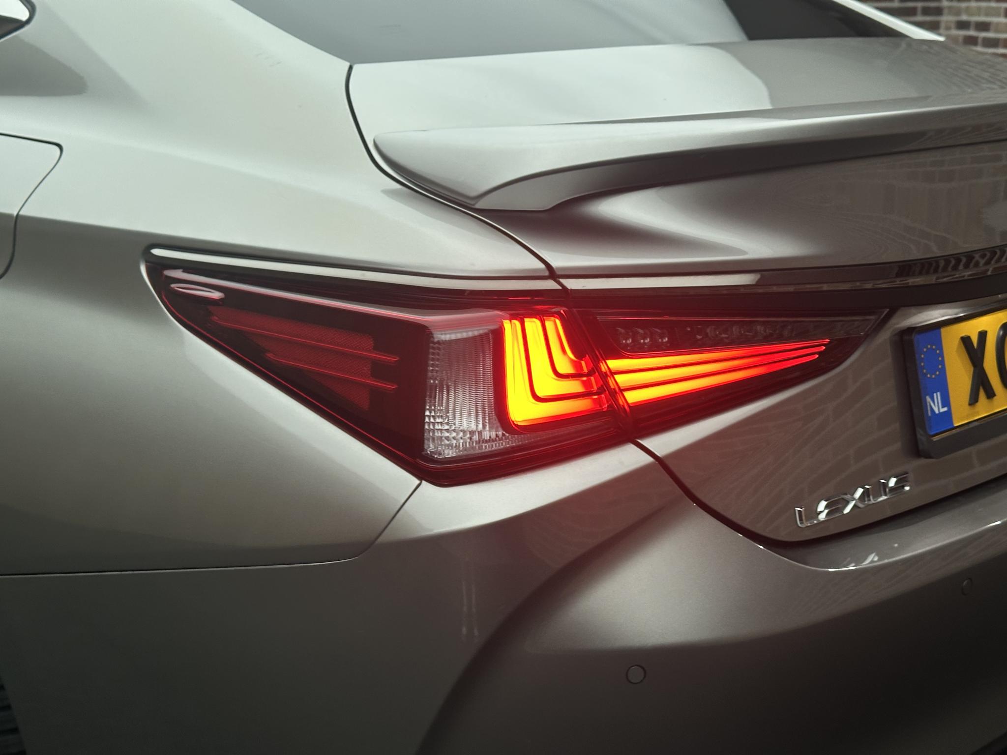 Foto van Lexus Lexus Es300h