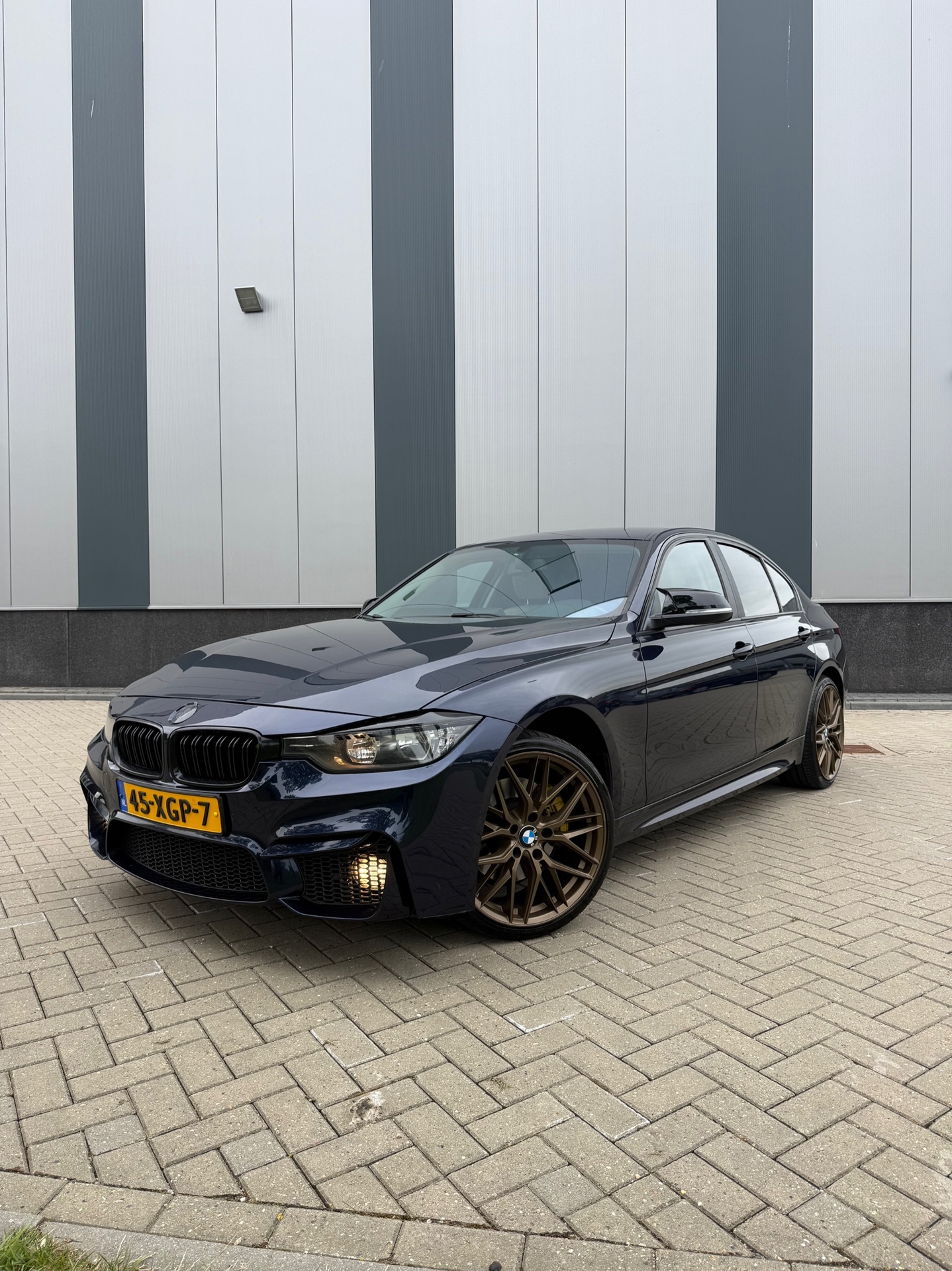 BMW 3er Reihe 328i M-Pakket Automaat | NAP | Akra + Kleppensysteem | 19" Lichtmetaal 2012 - voorkant