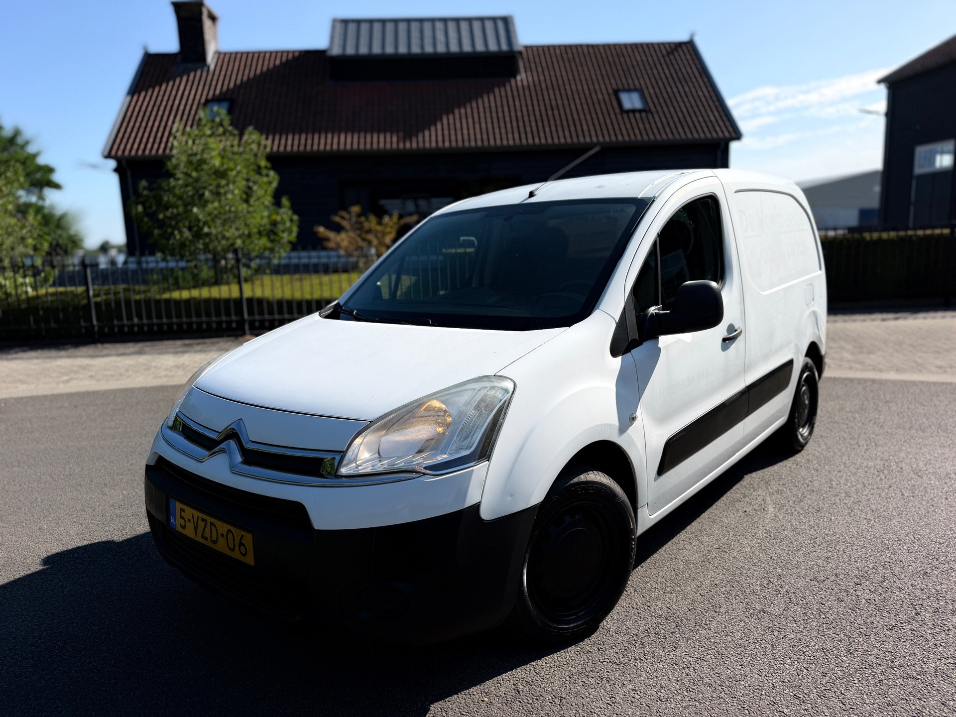 Citroen Berlingo 1.6 HDI 500 Comfort Economy Airco rijd en schakelt zeer goed Marge! 2012 - voorkant