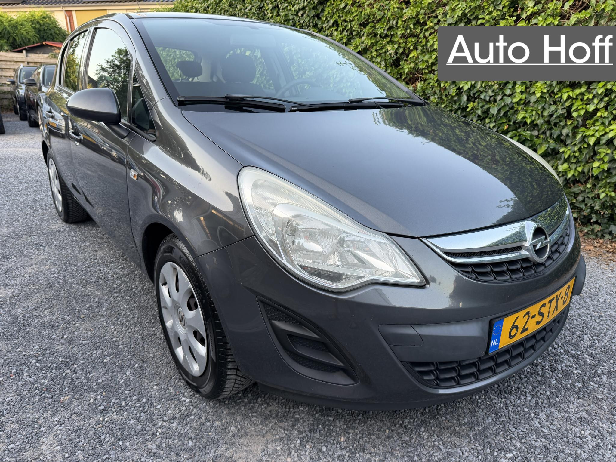 Opel Corsa 1.2-16V Edition 2011 - voorkant