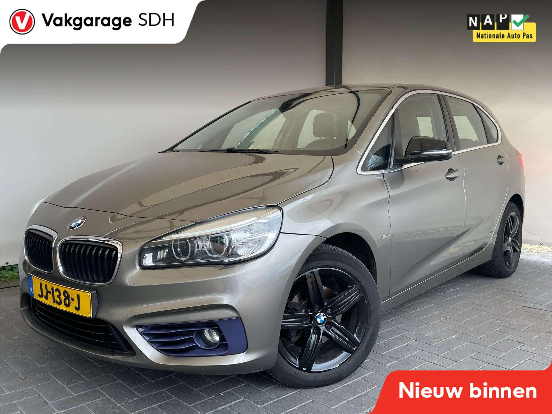 BMW 214d Active Tourer 214d Centennial Executive Sport Line|Cognac Leer|Sportstoelen|LED 2016 - voorkant