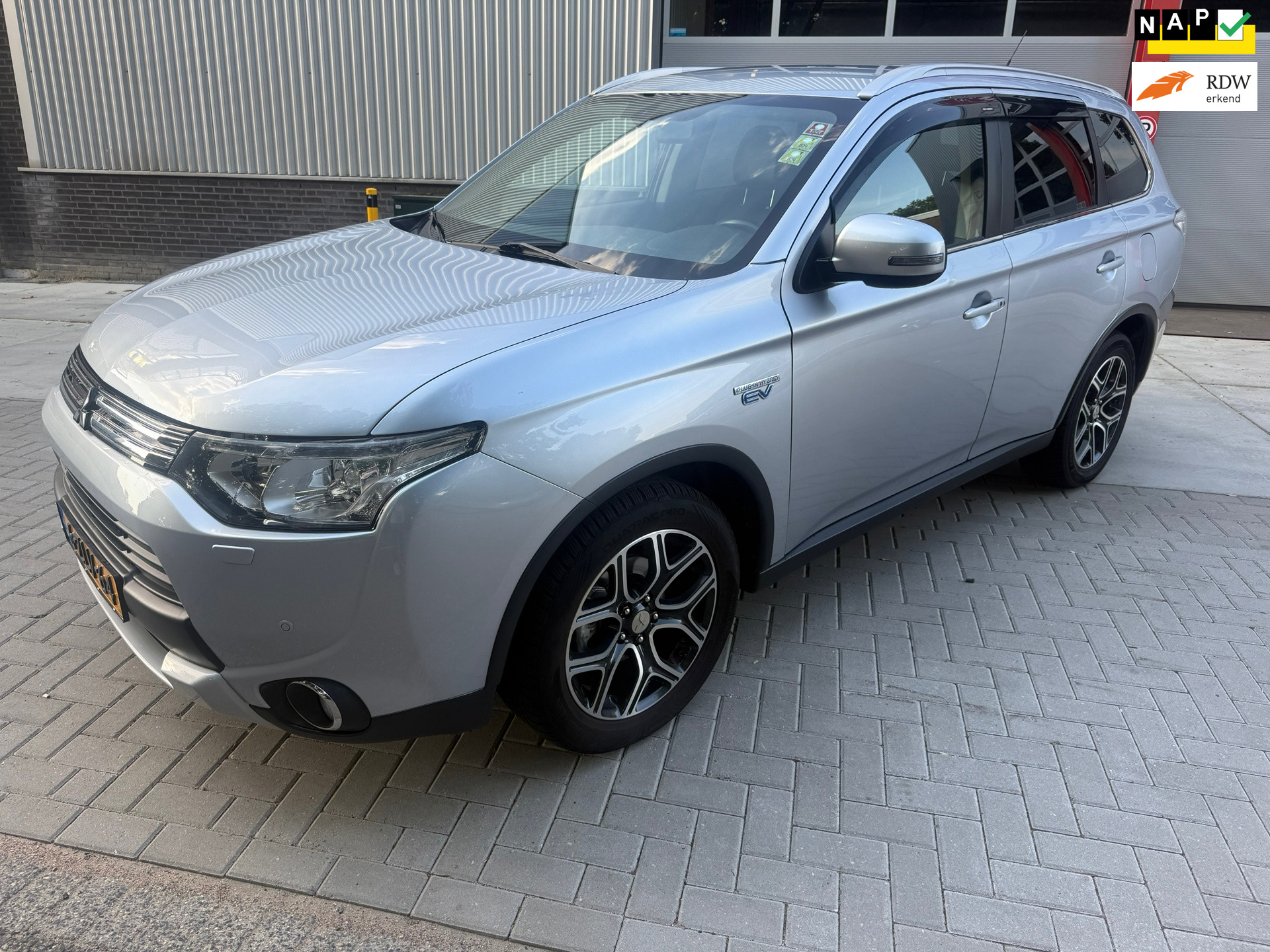 Mitsubishi Mitsubishi Outlander 2.0 PHEV Executive Edition 2015 - voorkant