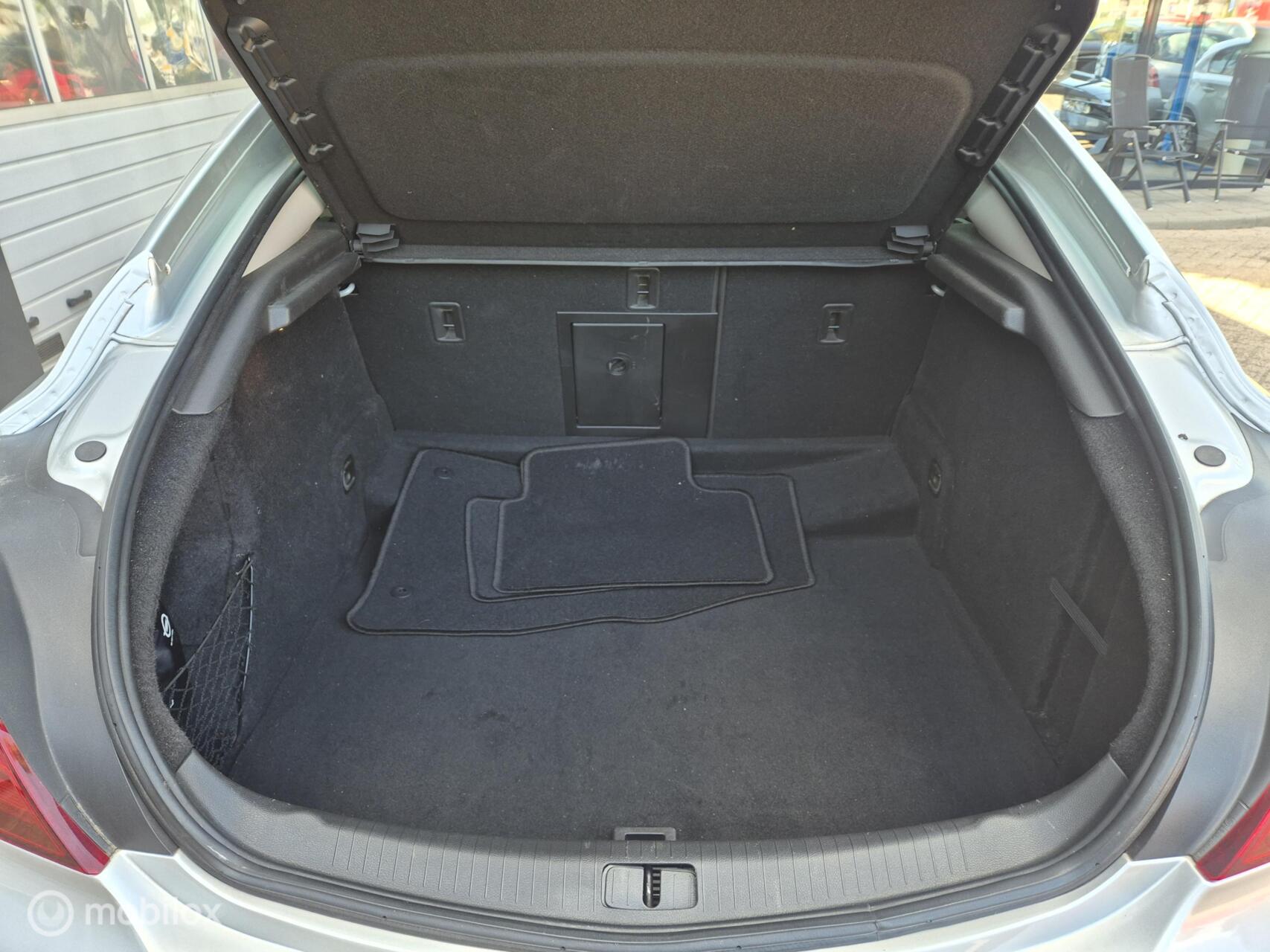 Foto van Opel Insignia Limousine HB