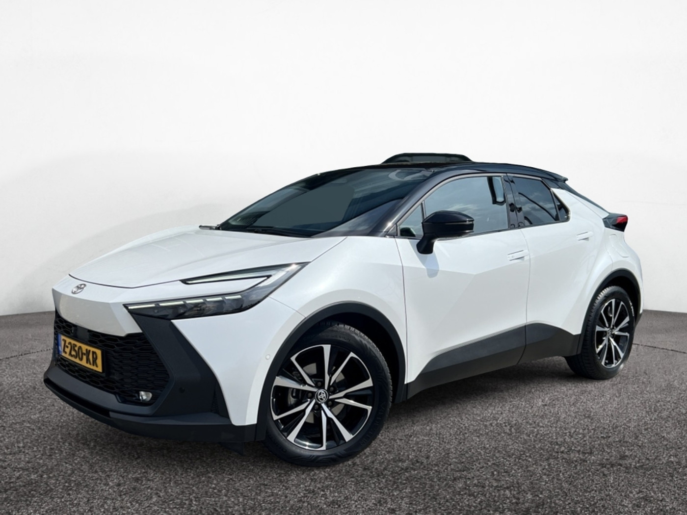 Toyota Toyota C-hr 1.8 Hybr 140 First Edition | NL Auto | Dealer onderhouden | 2024 - voorkant