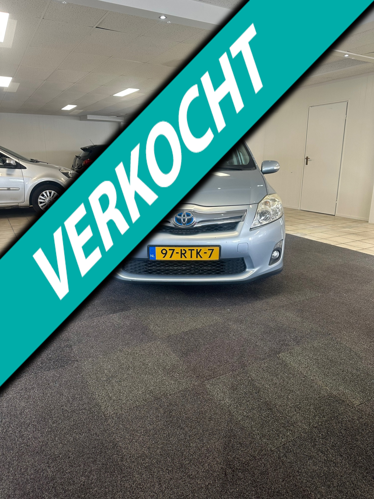 Toyota Toyota Auris 1.8 Full Hybrid Aspiration 2011 - voorkant
