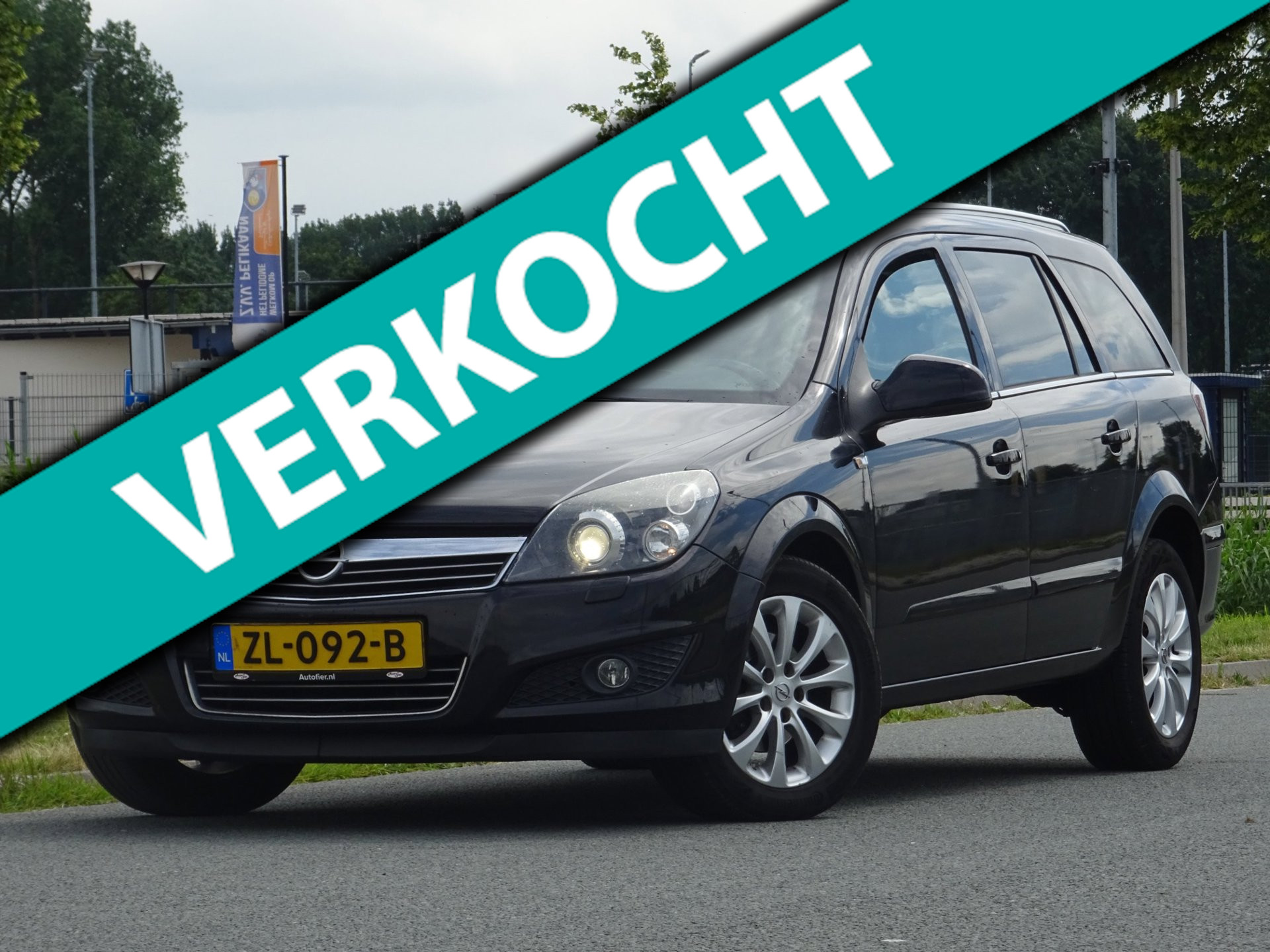 Opel Astra Station Wagon 1.8 Cosmo AUTOMAAT LEER/AC/CRUISE/PDC/APK 2009 - voorkant