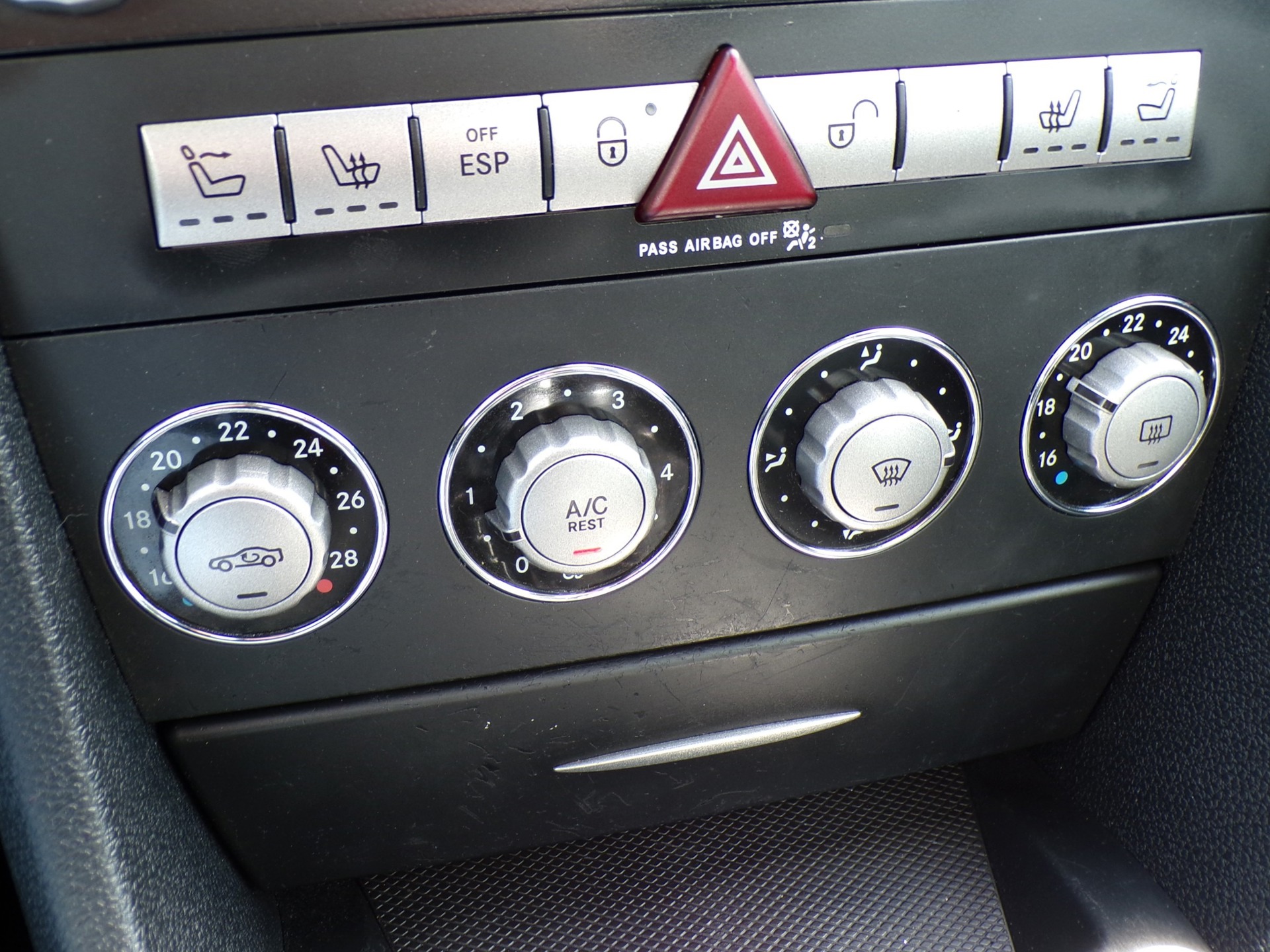 Foto van Mercedes-Benz SLK 200 Kompressor