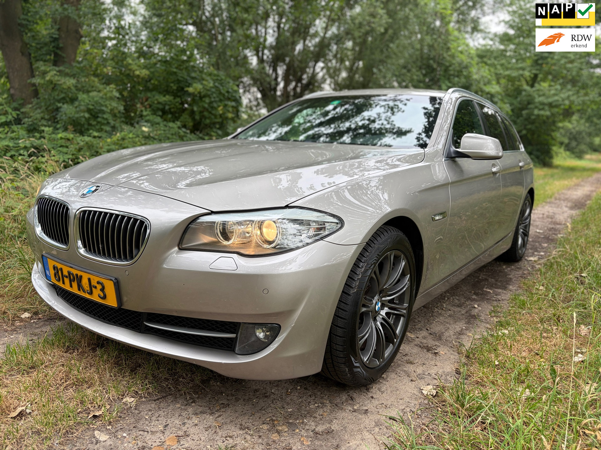 BMW 5-serie Touring 523i Executive 2011 - voorkant