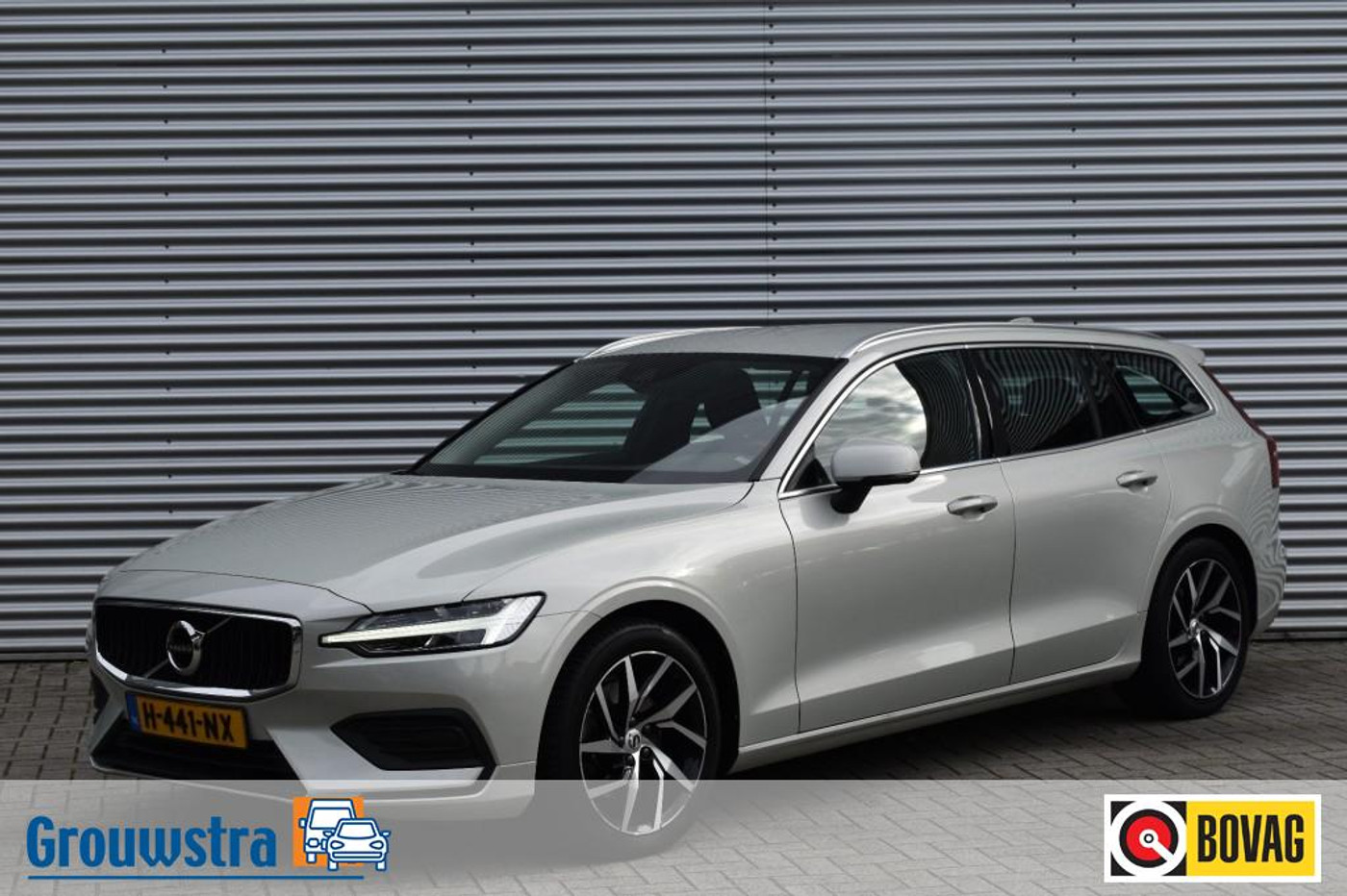 Volvo V60 2.0 T4 Momentum Pro 2020 - voorkant